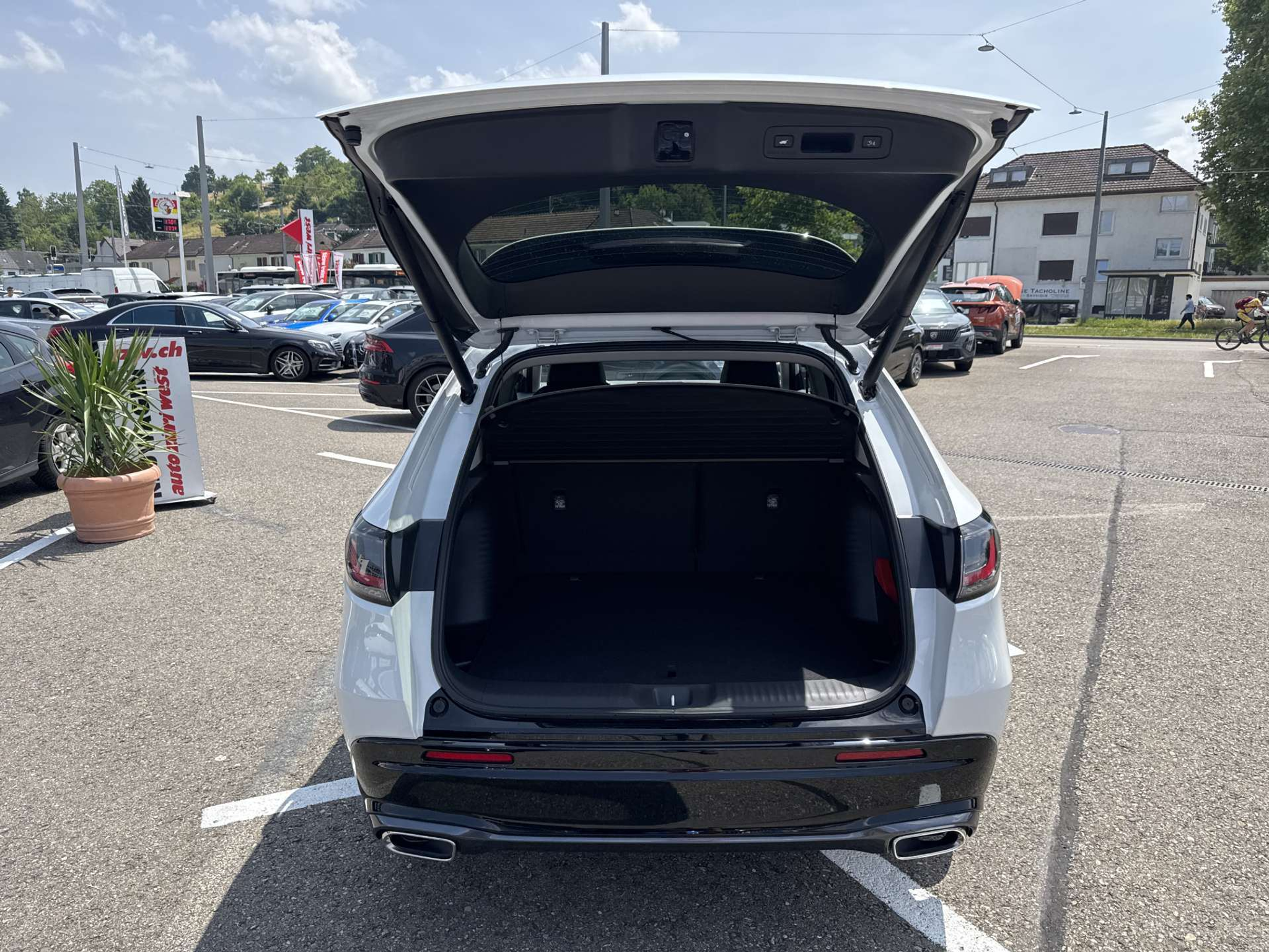 listing desktop thumbnail image 6