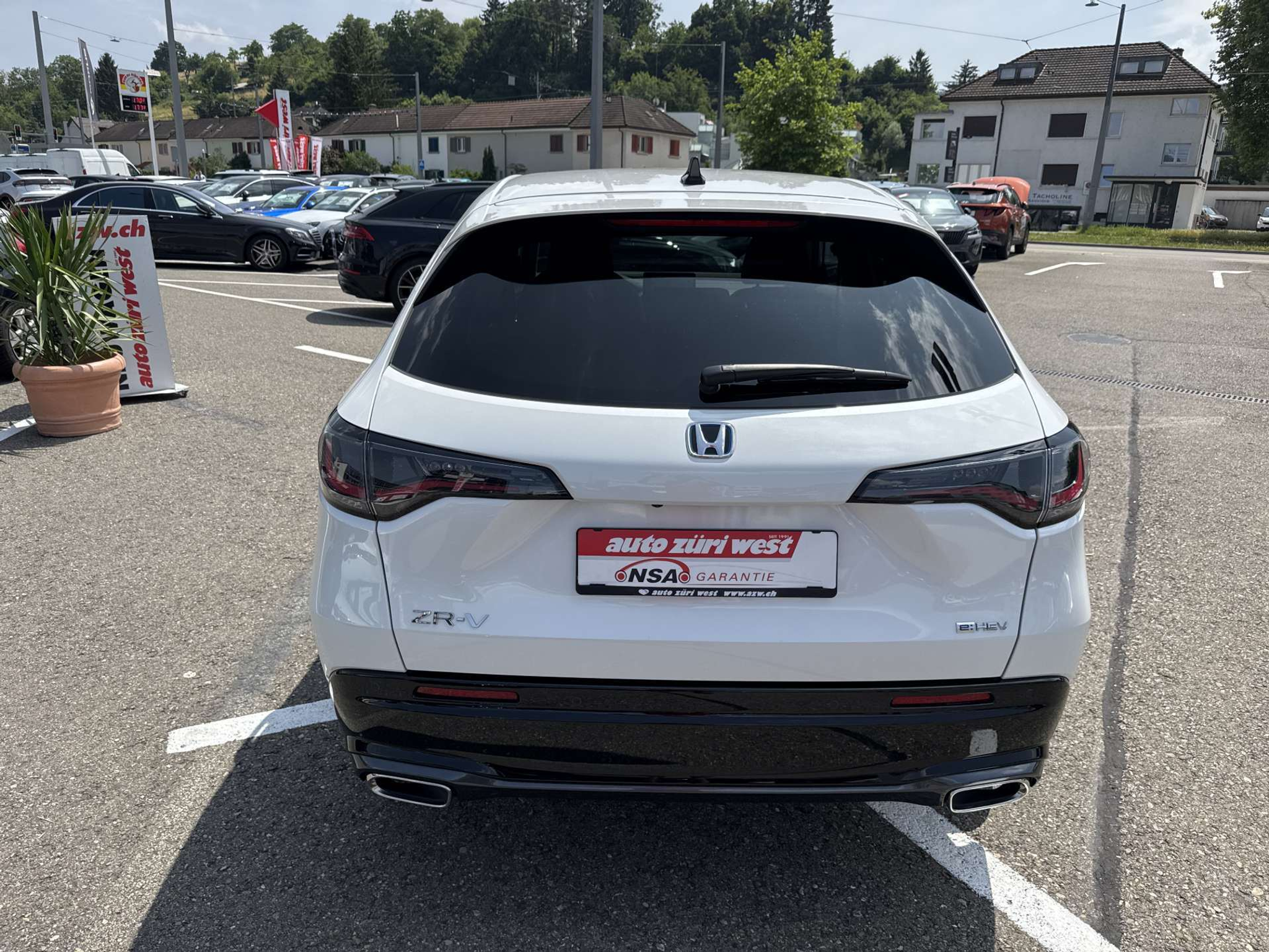 listing desktop thumbnail image 13