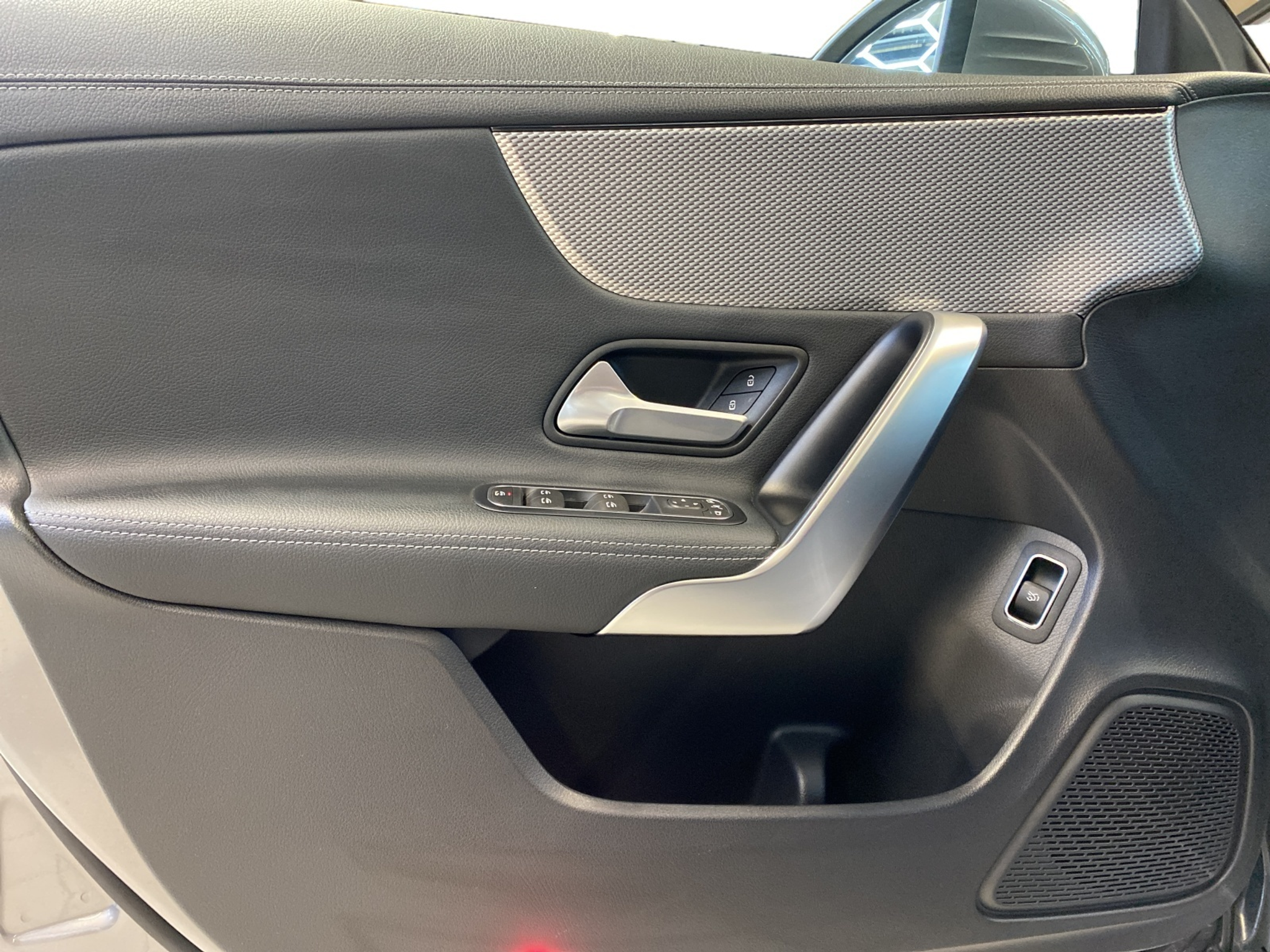 listing desktop thumbnail image 10