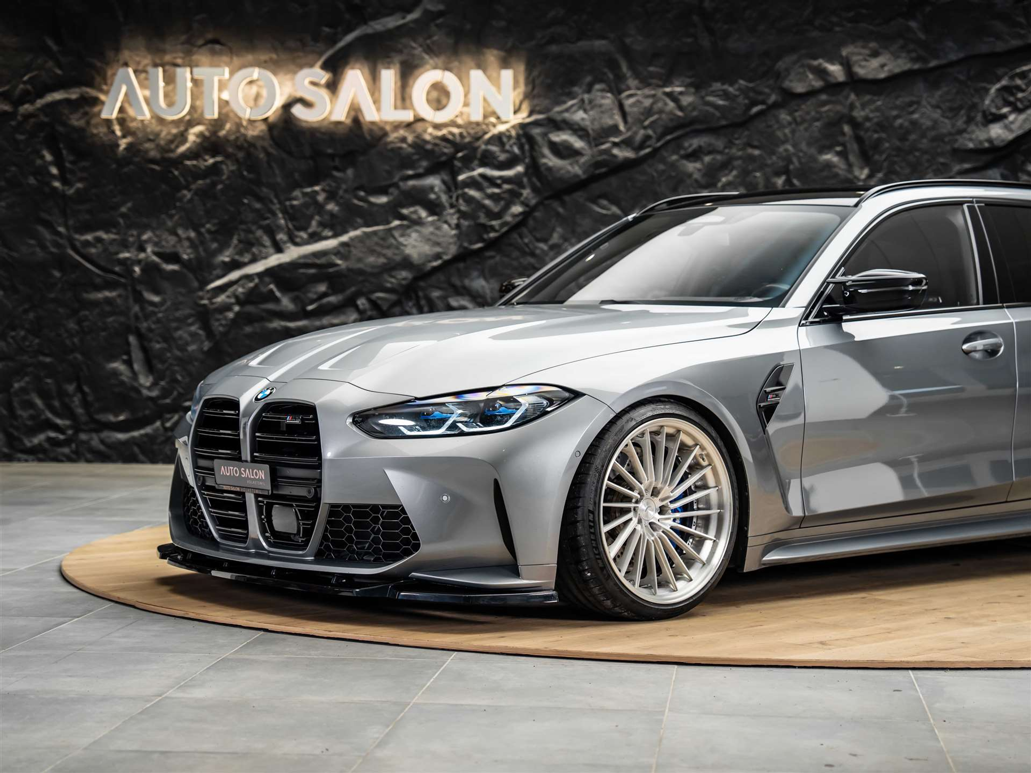 listing desktop thumbnail image 15