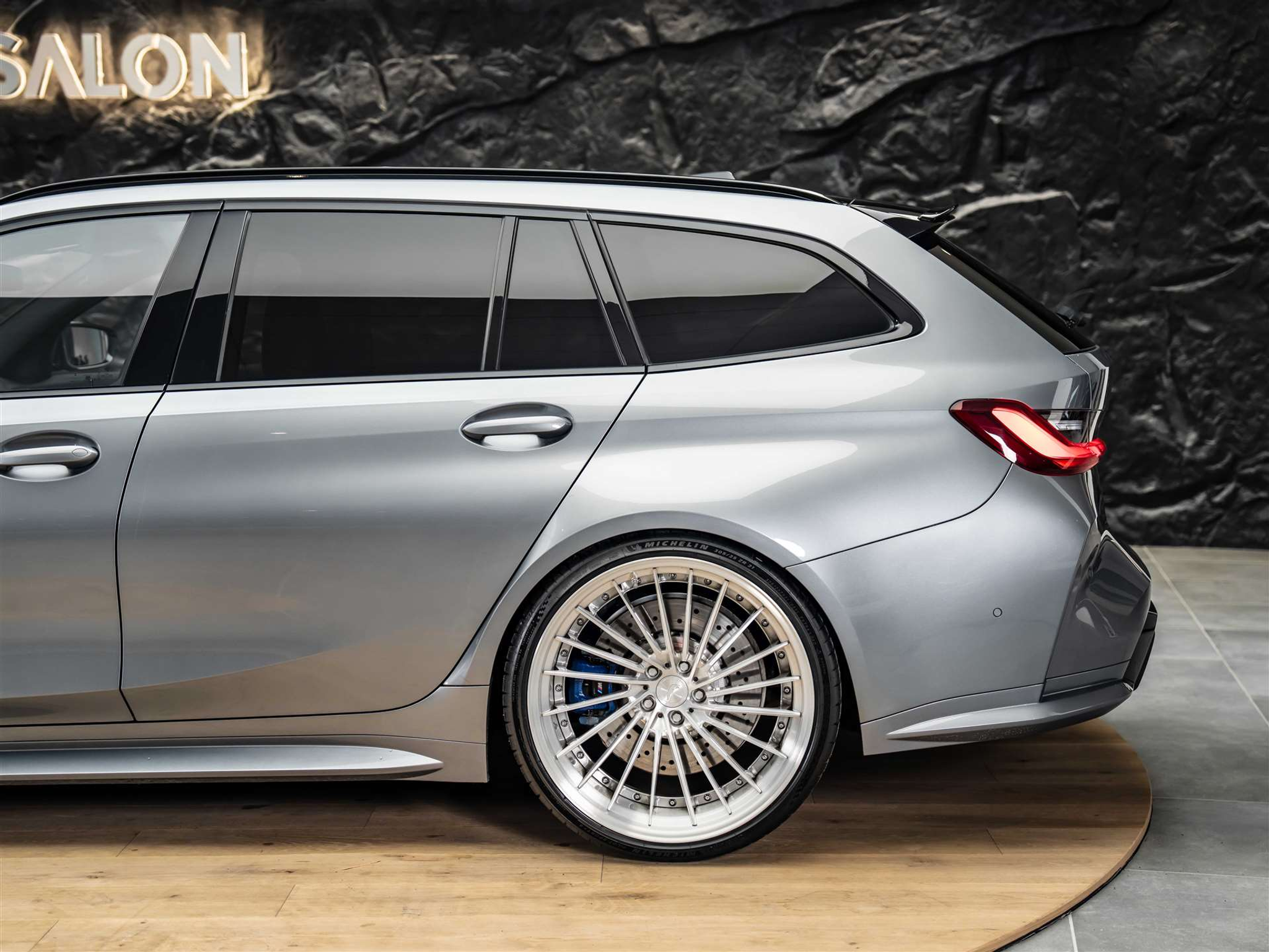 listing desktop thumbnail image 19