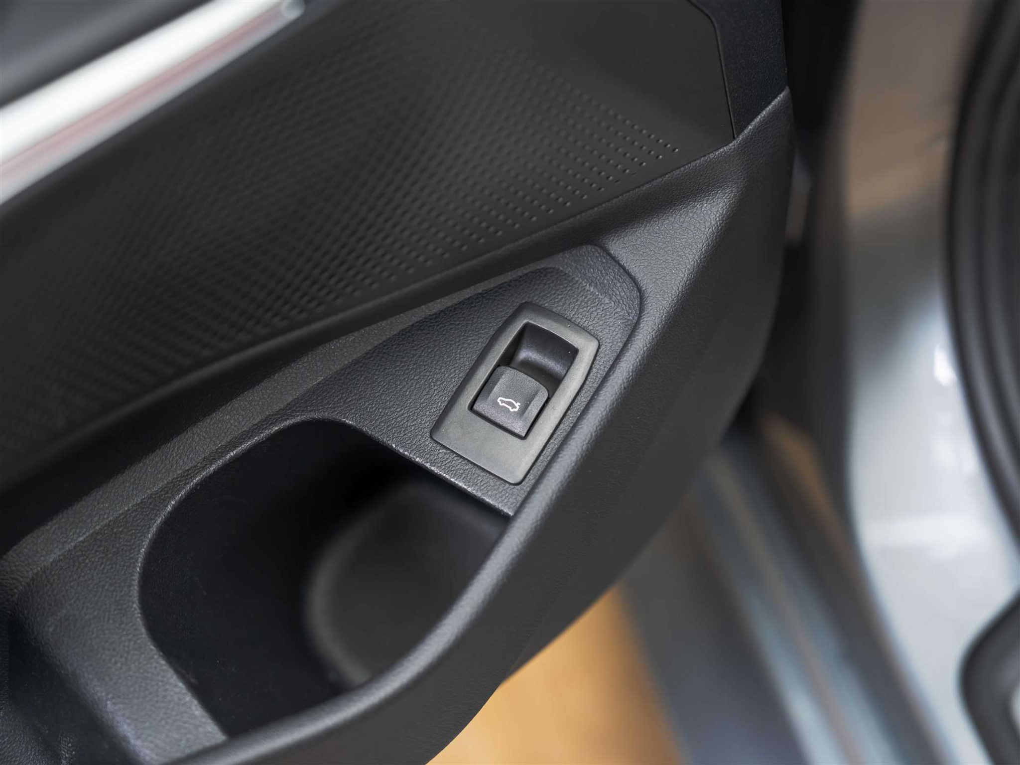 listing desktop thumbnail image 27