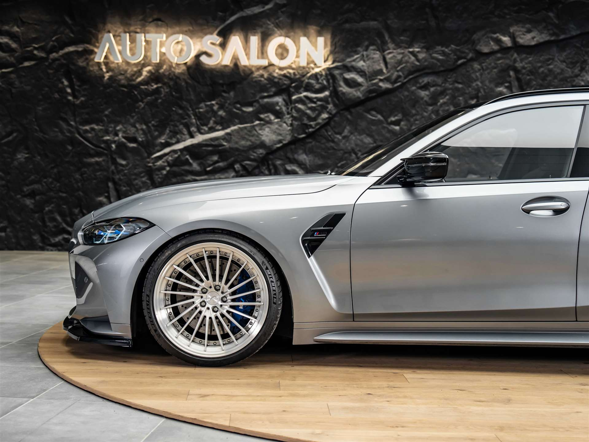 listing desktop thumbnail image 17