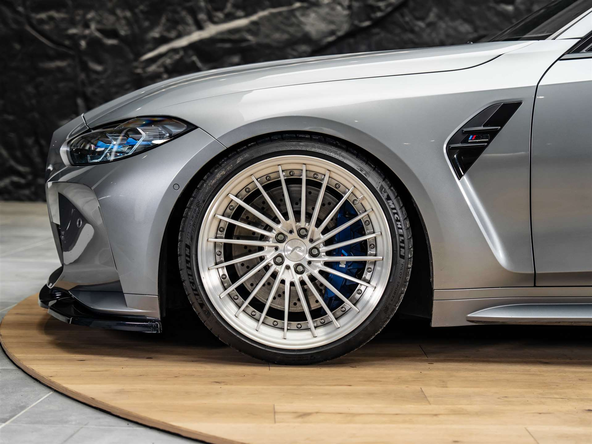 listing desktop thumbnail image 18