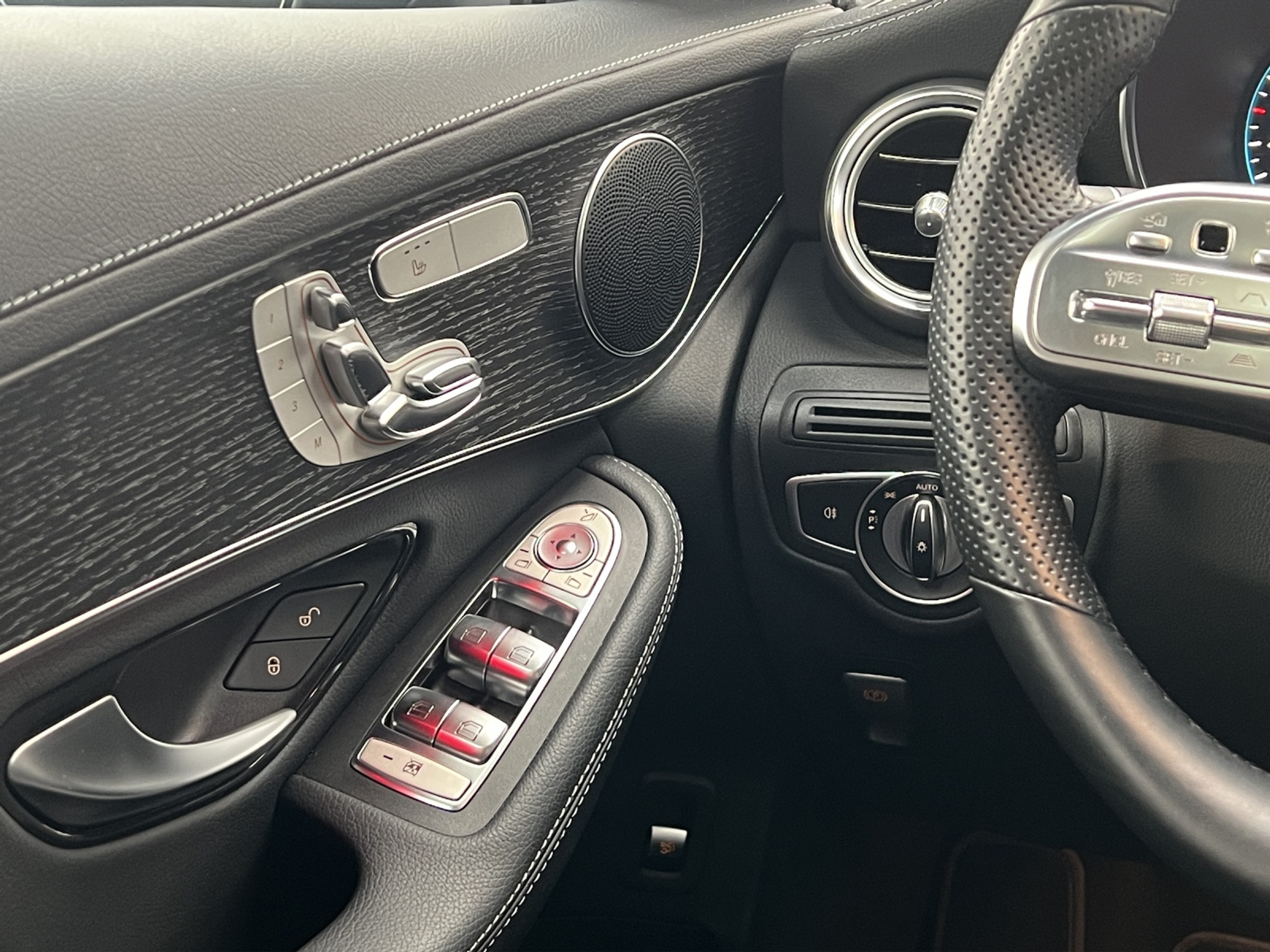 listing desktop thumbnail image 14