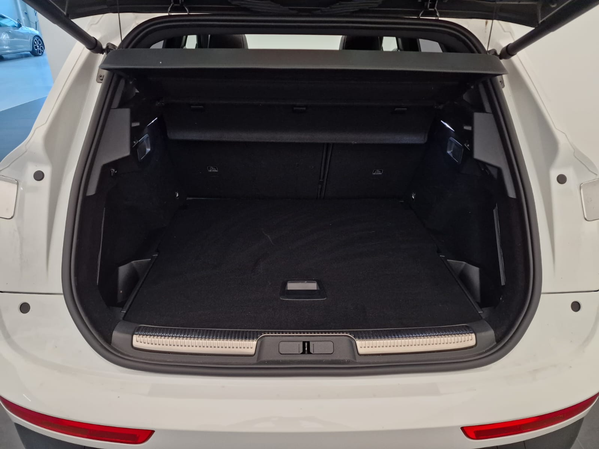 listing desktop thumbnail image 15