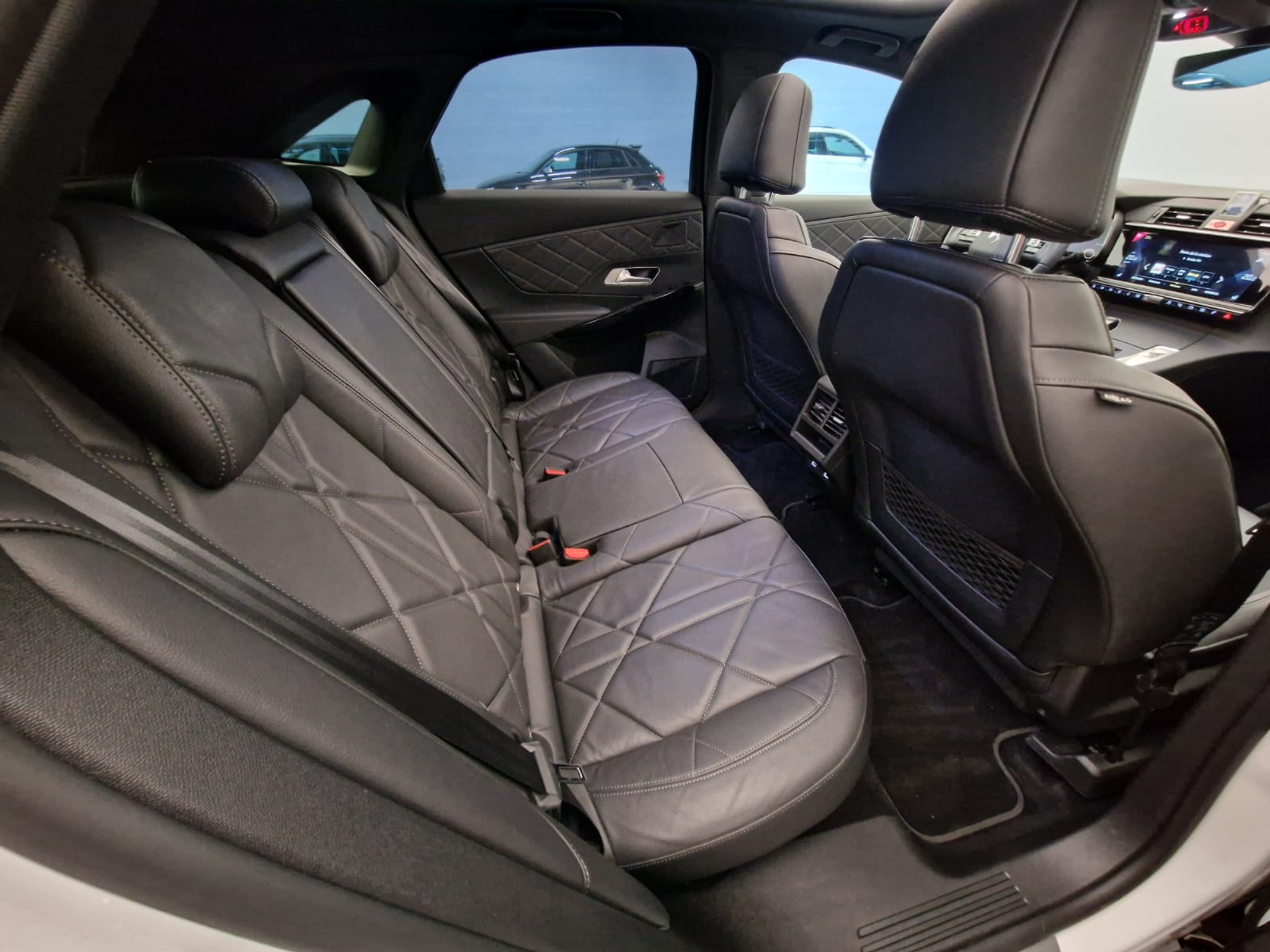 listing desktop thumbnail image 14