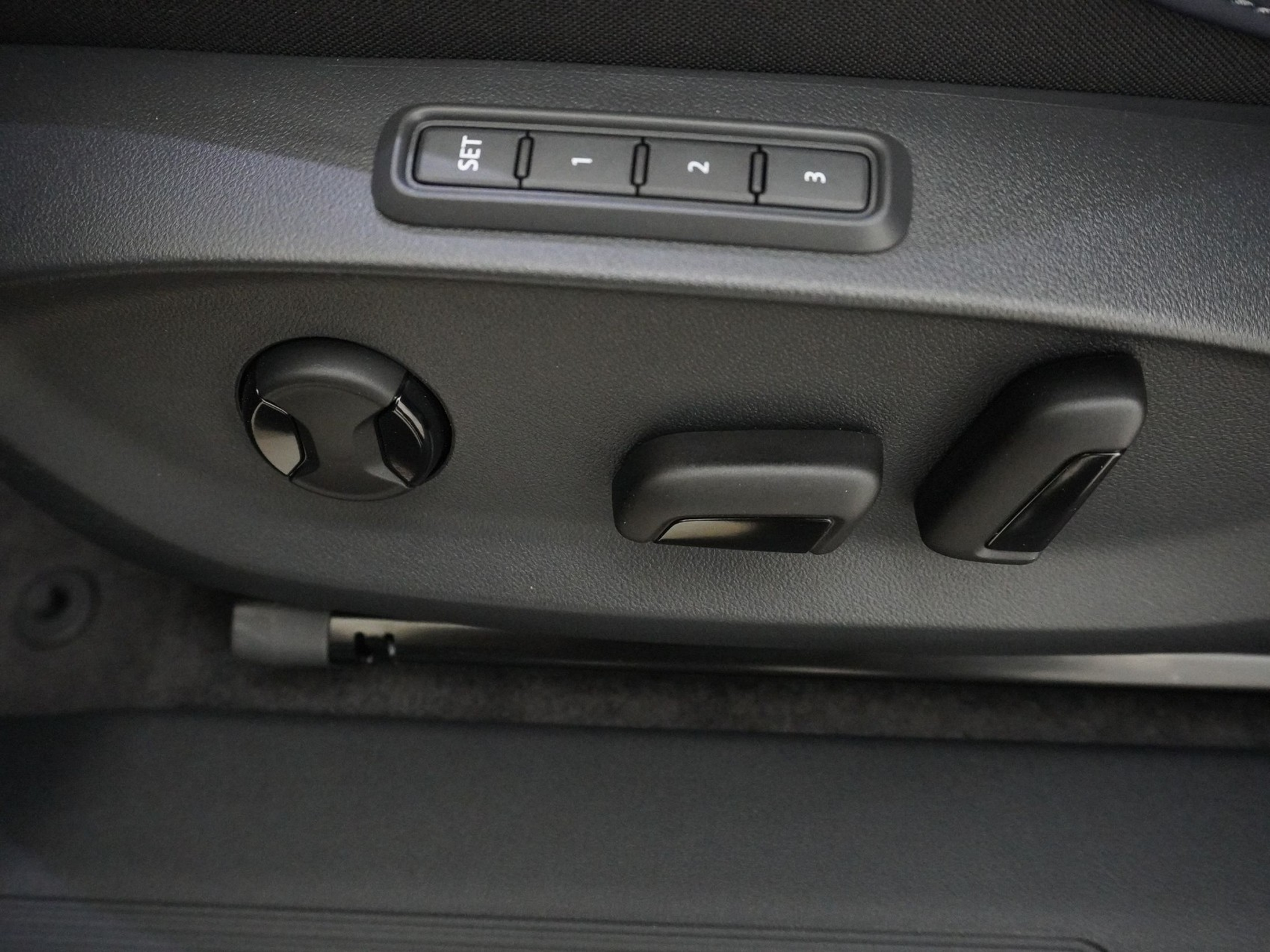 listing desktop thumbnail image 10