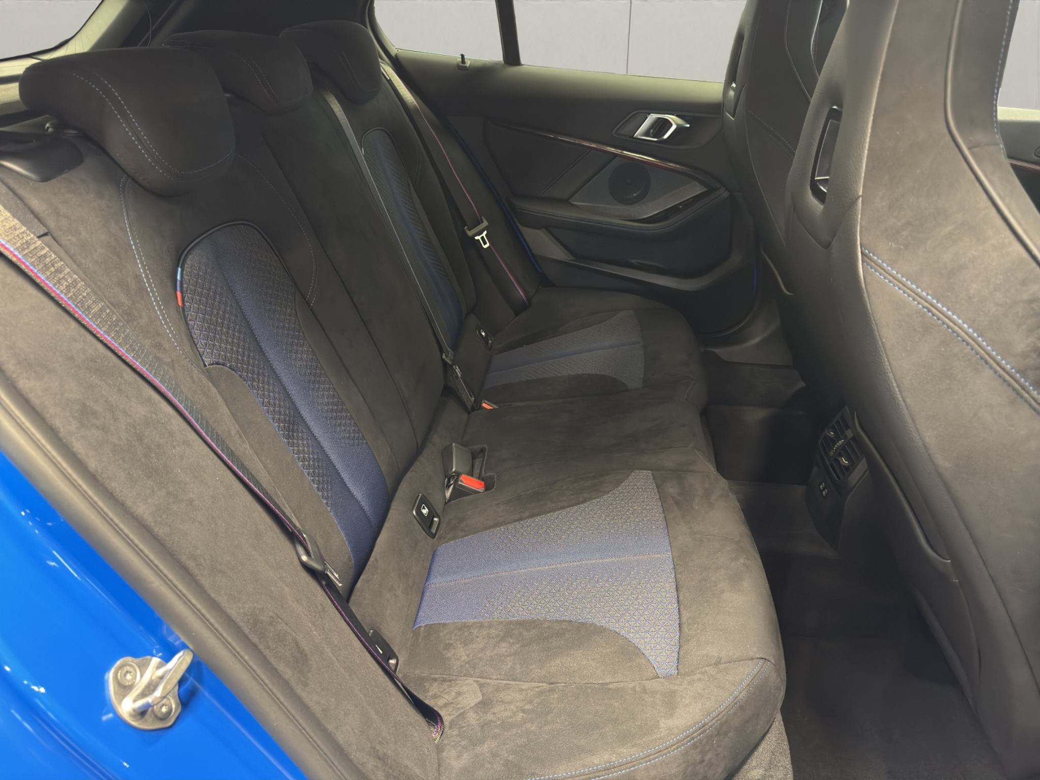 listing desktop thumbnail image 11