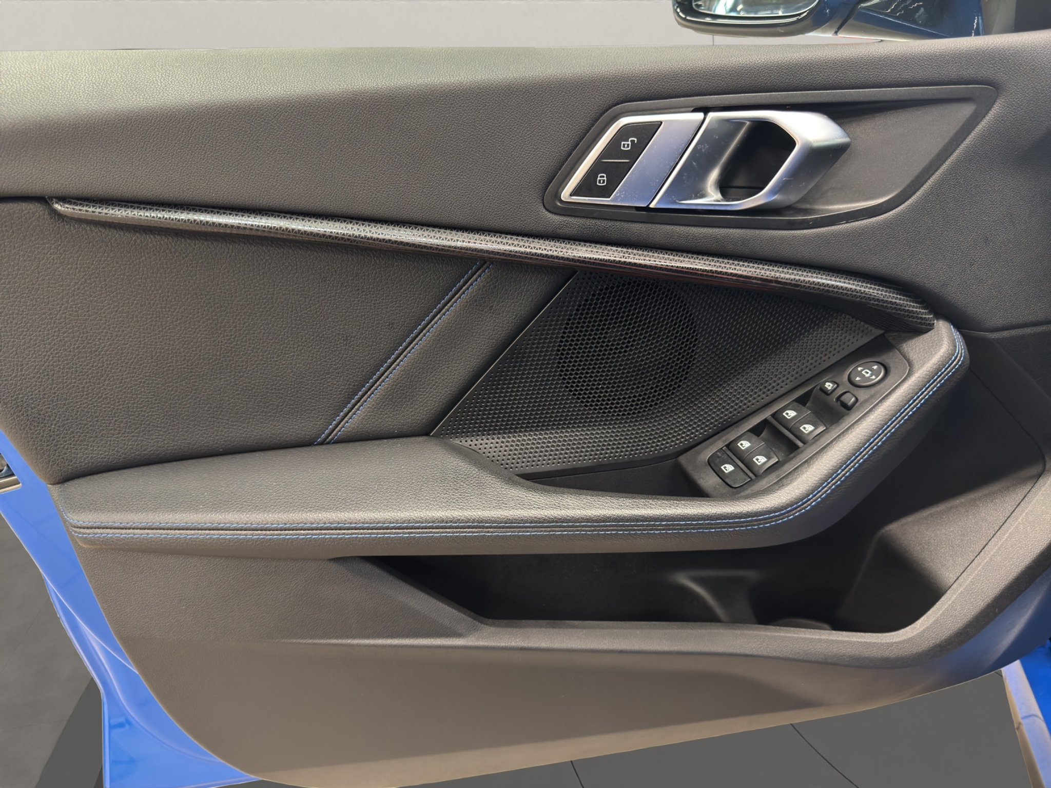 listing desktop thumbnail image 8