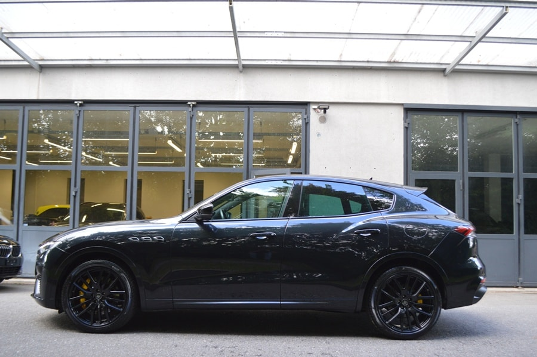 listing desktop thumbnail image 3