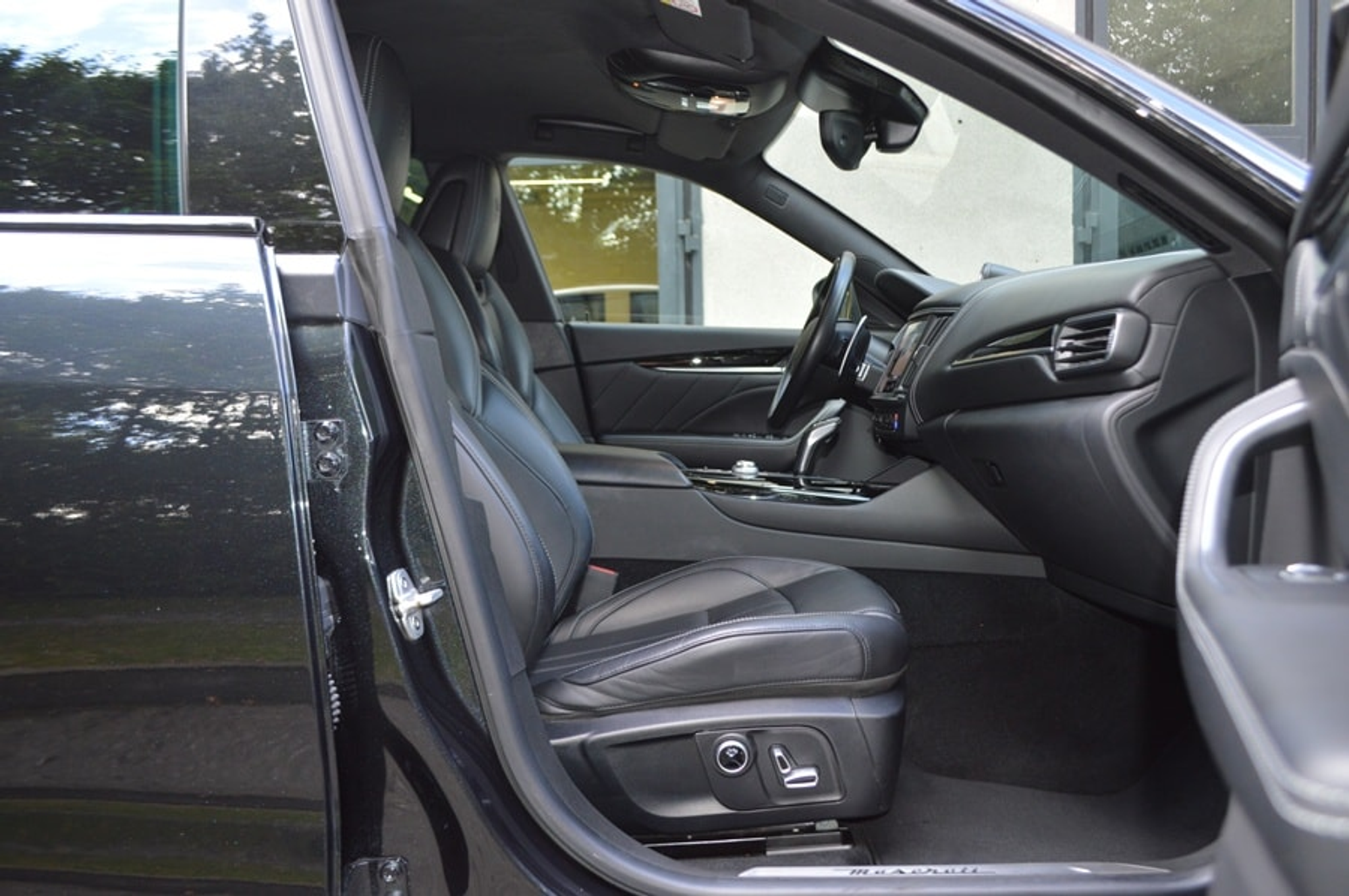 listing desktop thumbnail image 7