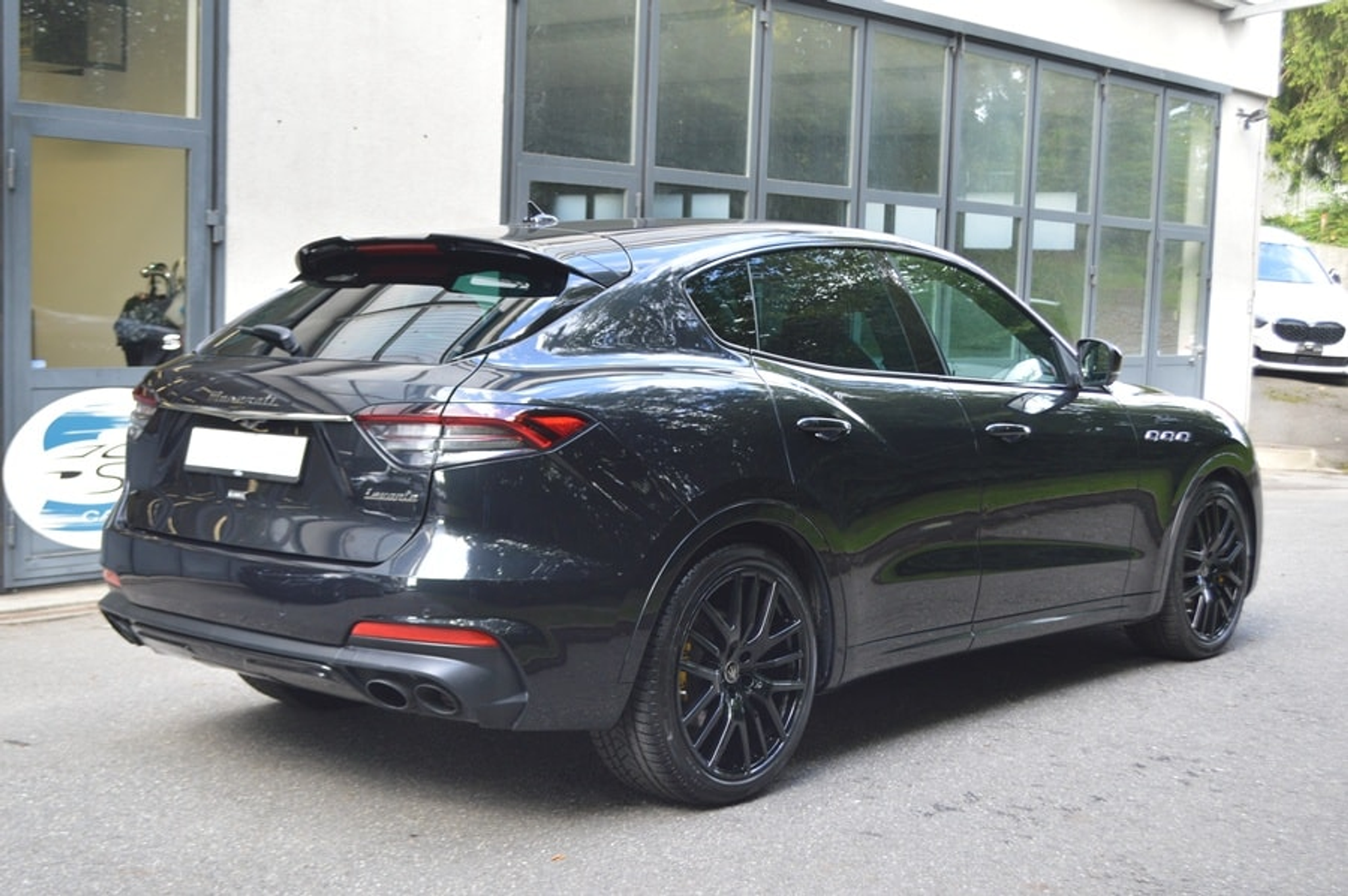 listing desktop thumbnail image 15