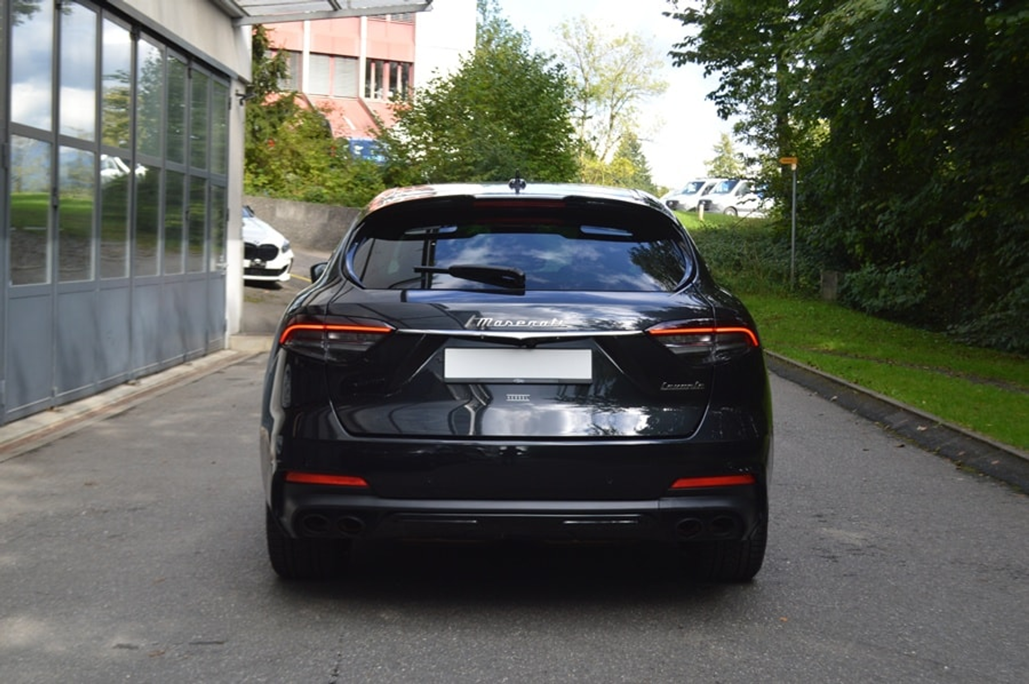 listing desktop thumbnail image 12