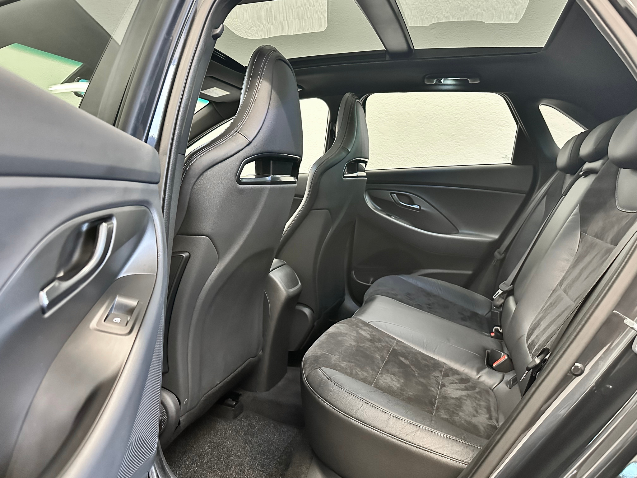 listing desktop thumbnail image 17