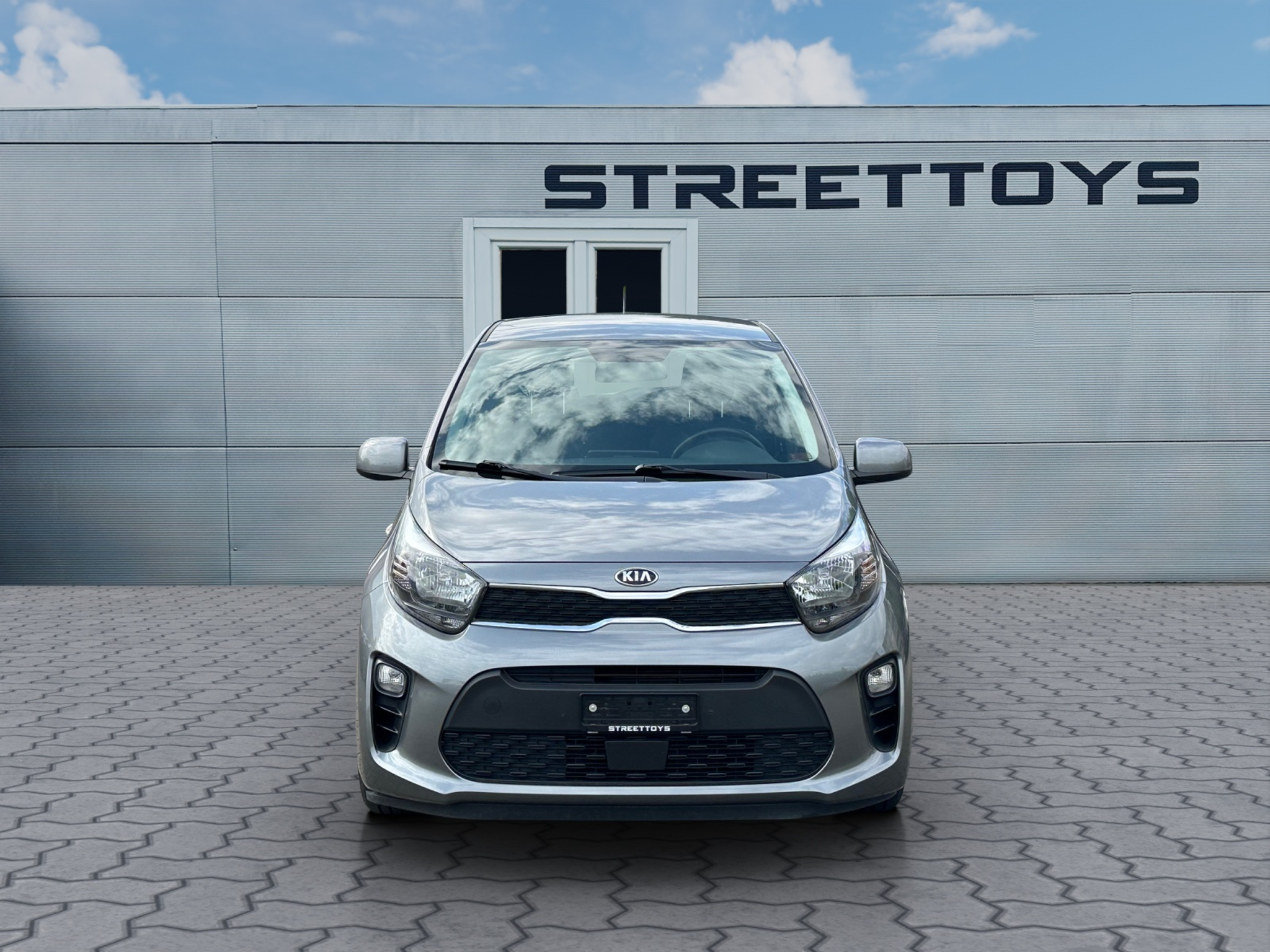 listing desktop thumbnail image 4