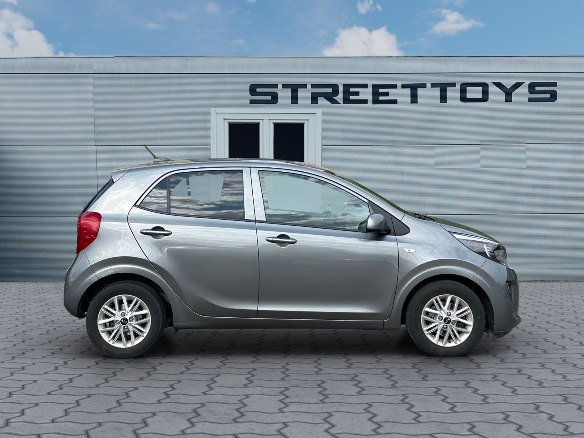 listing desktop thumbnail image 1