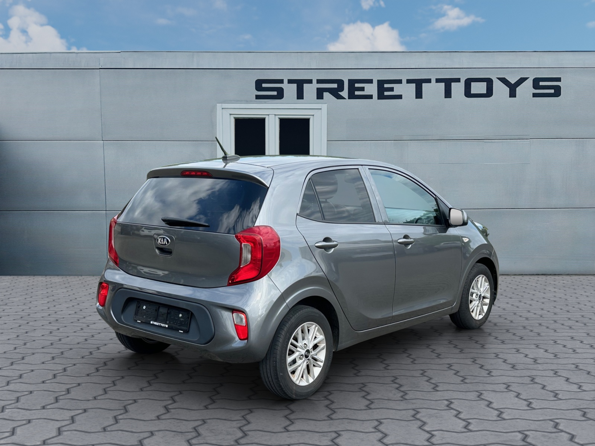 listing desktop thumbnail image 2