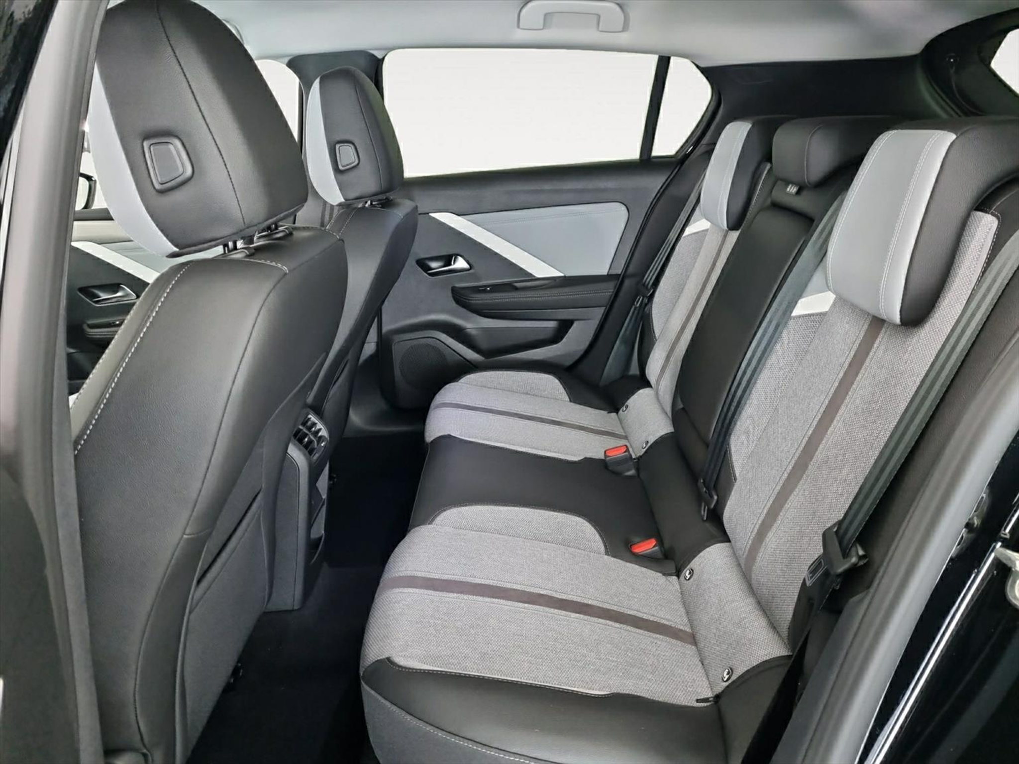 listing desktop thumbnail image 14