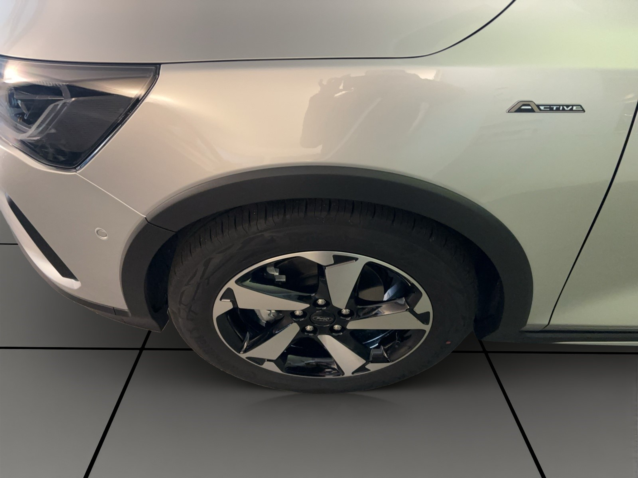 listing desktop thumbnail image 3