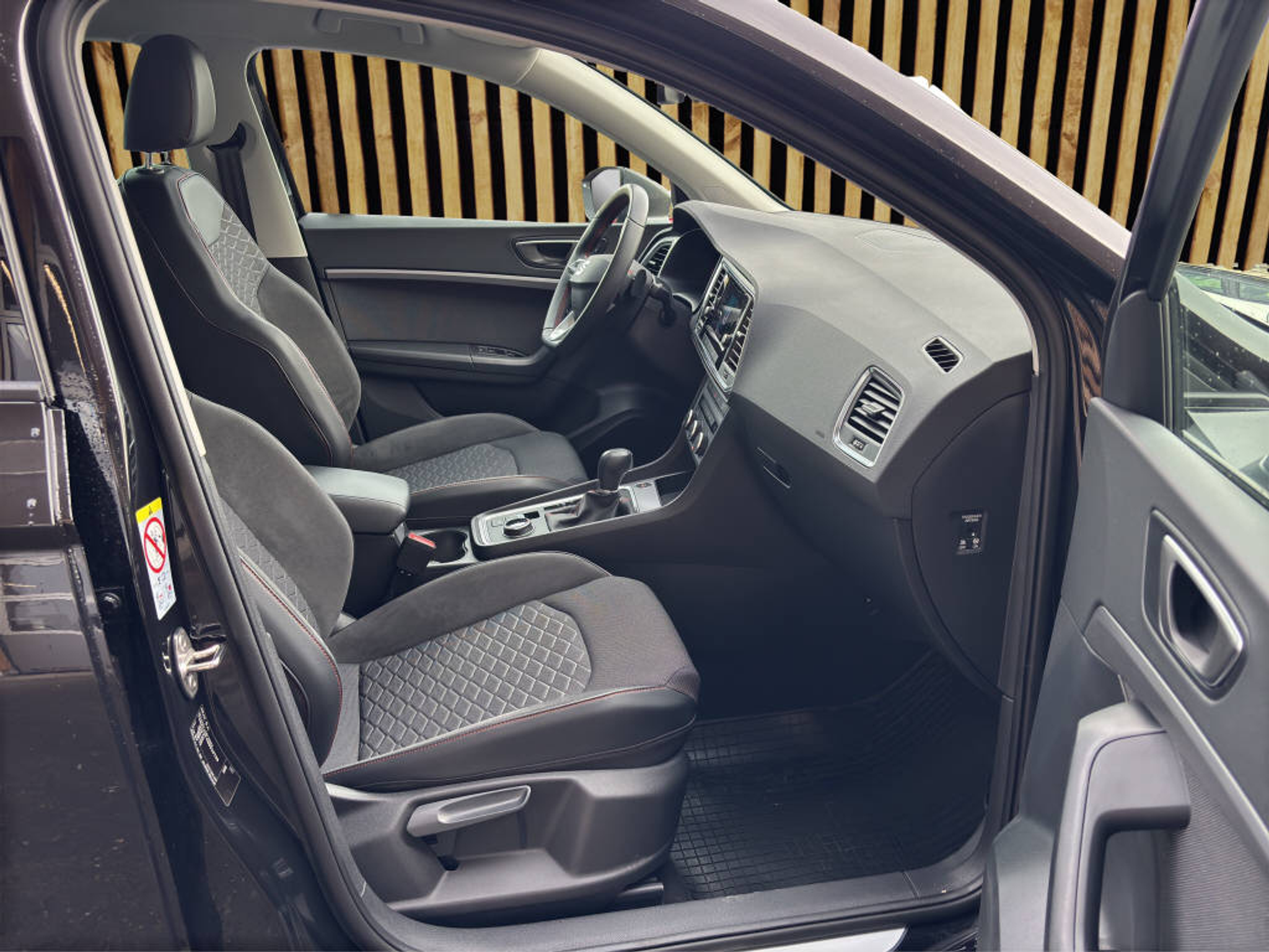 listing desktop thumbnail image 4