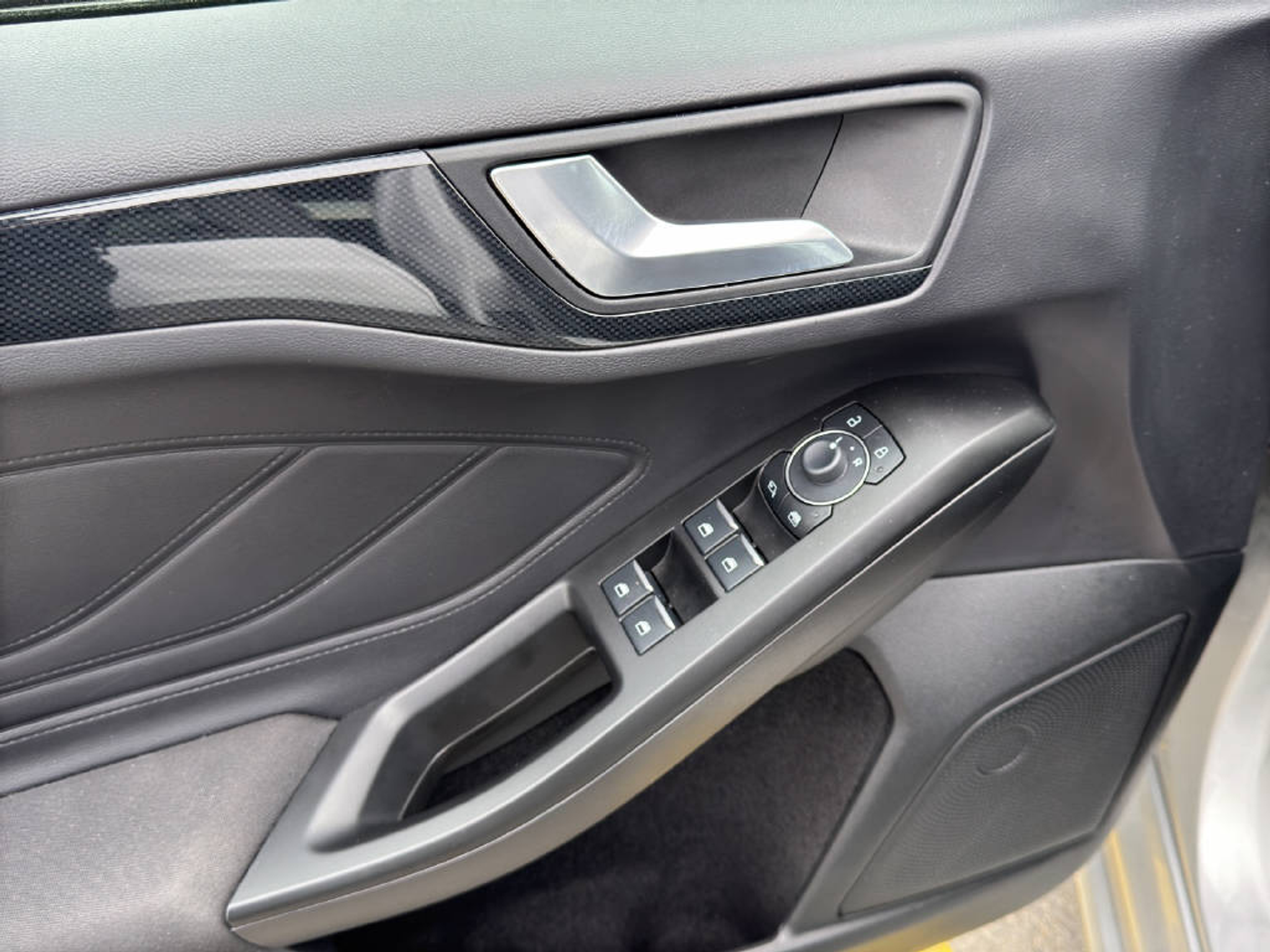 listing desktop thumbnail image 10