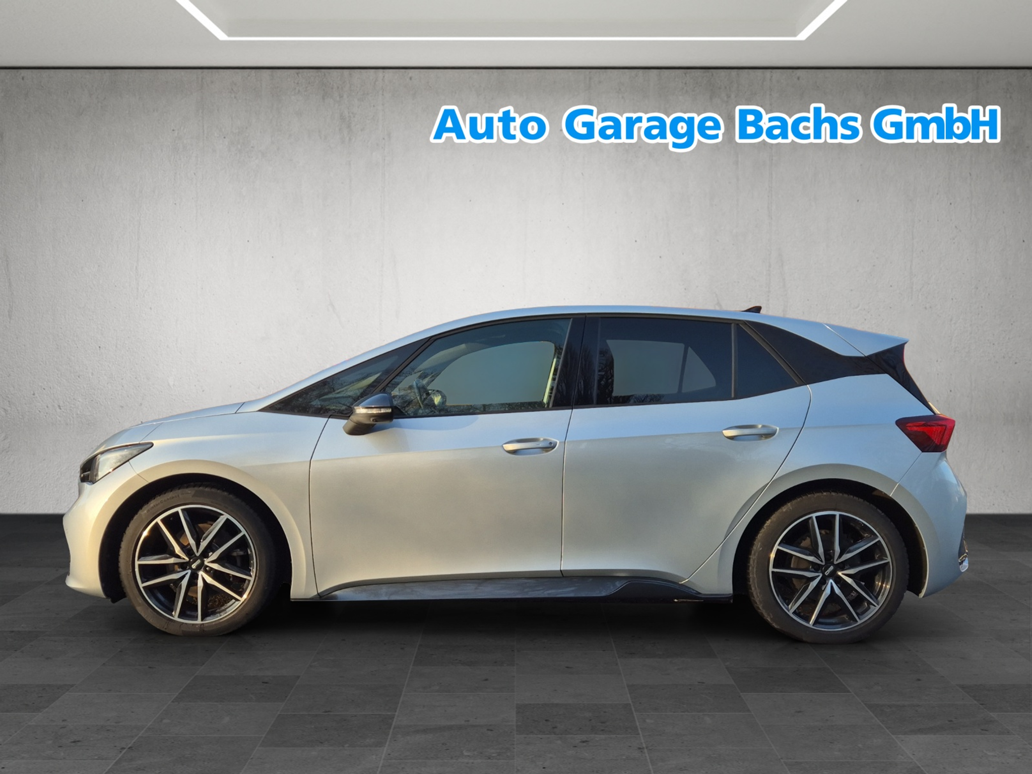 listing desktop thumbnail image 3