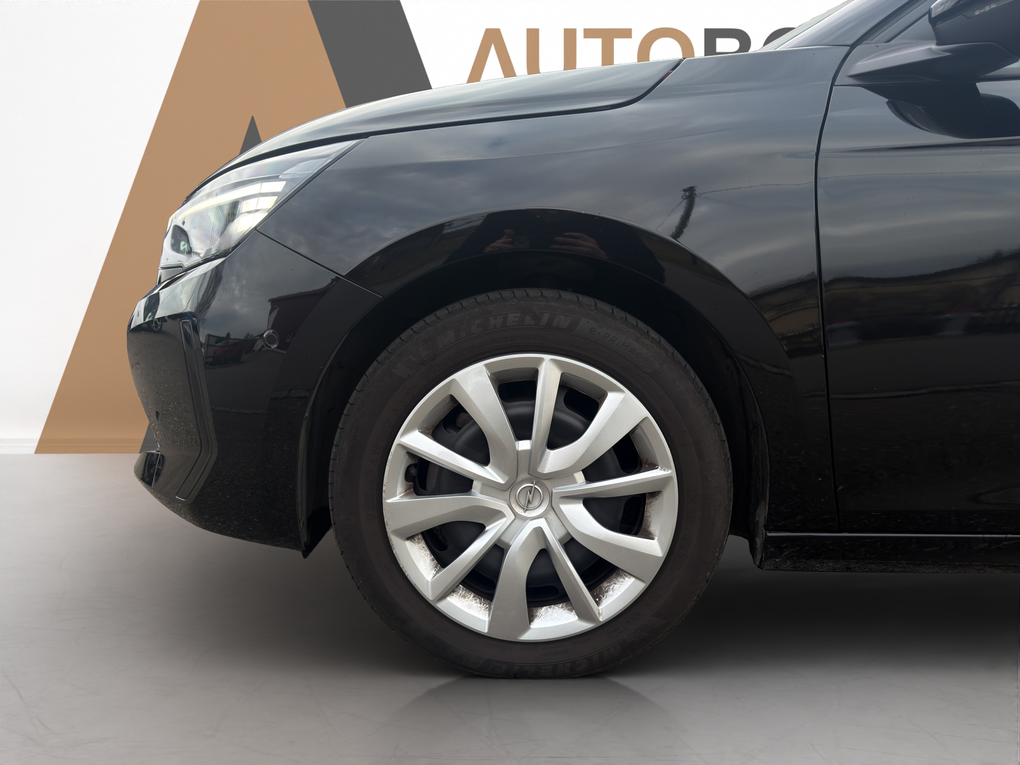 listing desktop thumbnail image 18