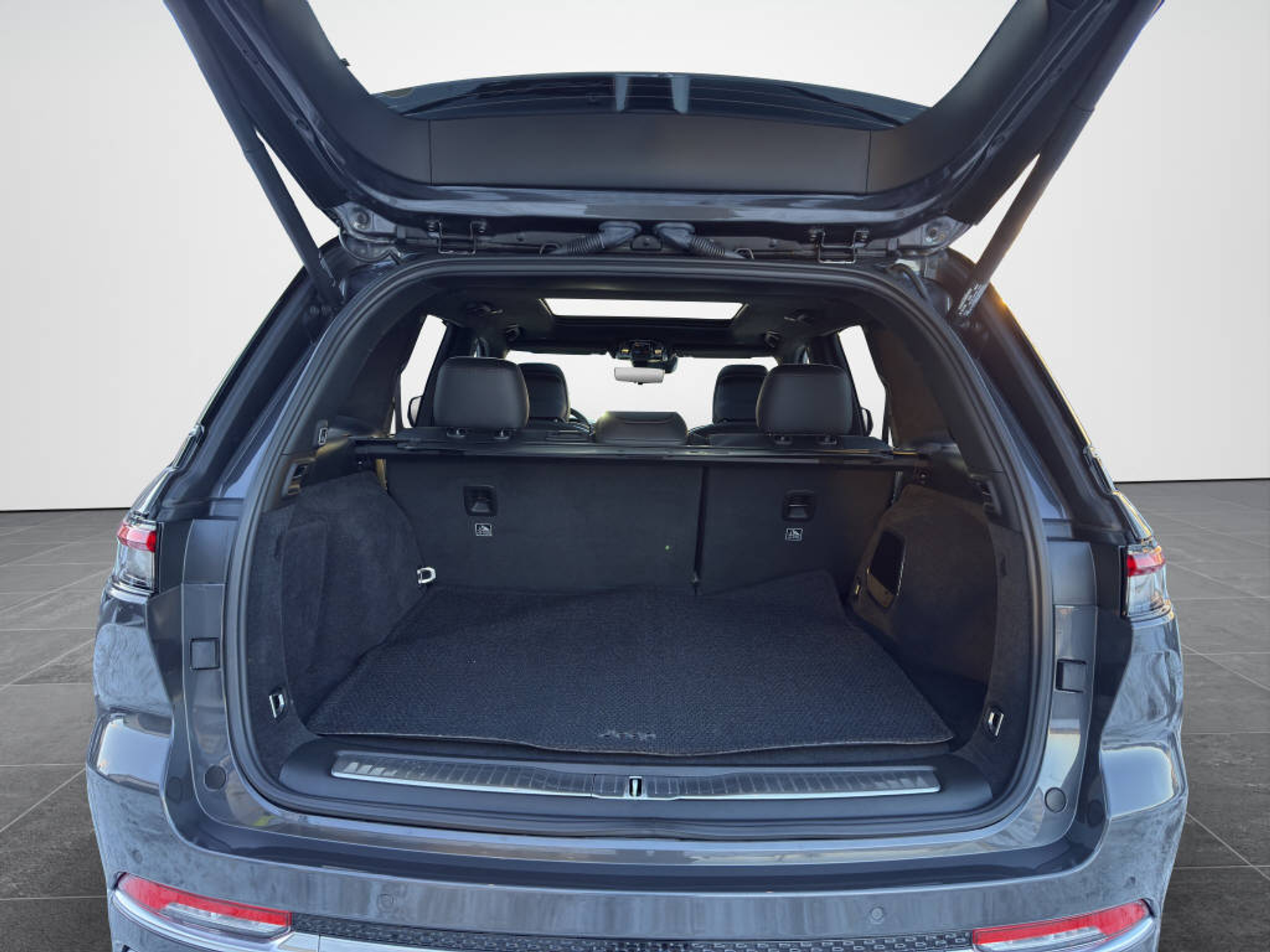 listing desktop thumbnail image 15