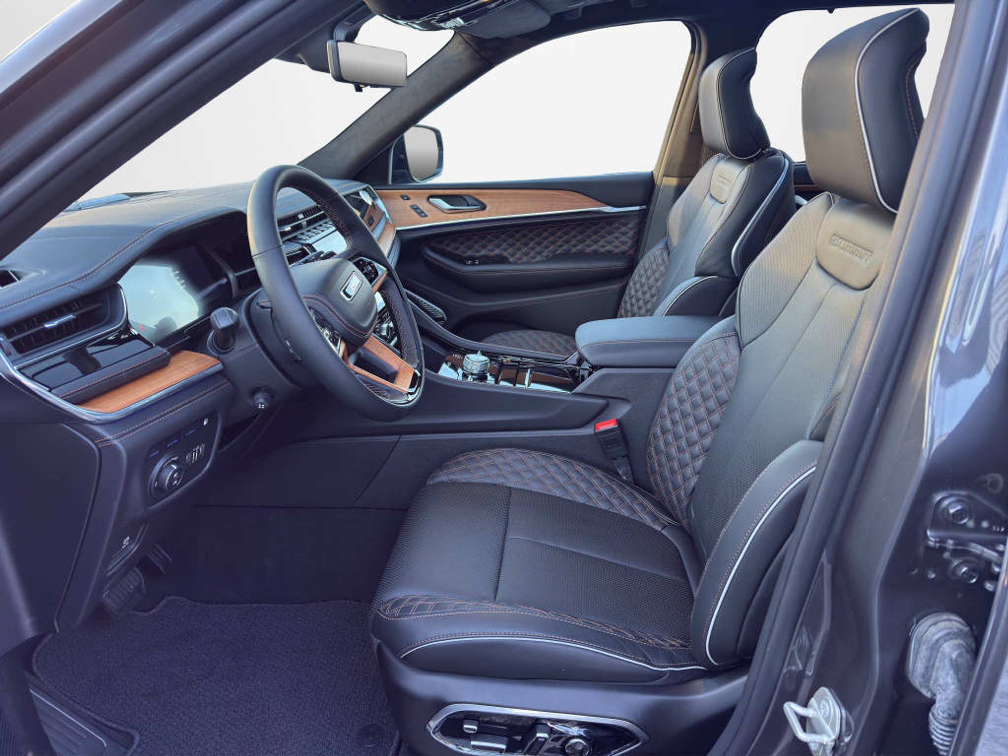 listing desktop thumbnail image 8