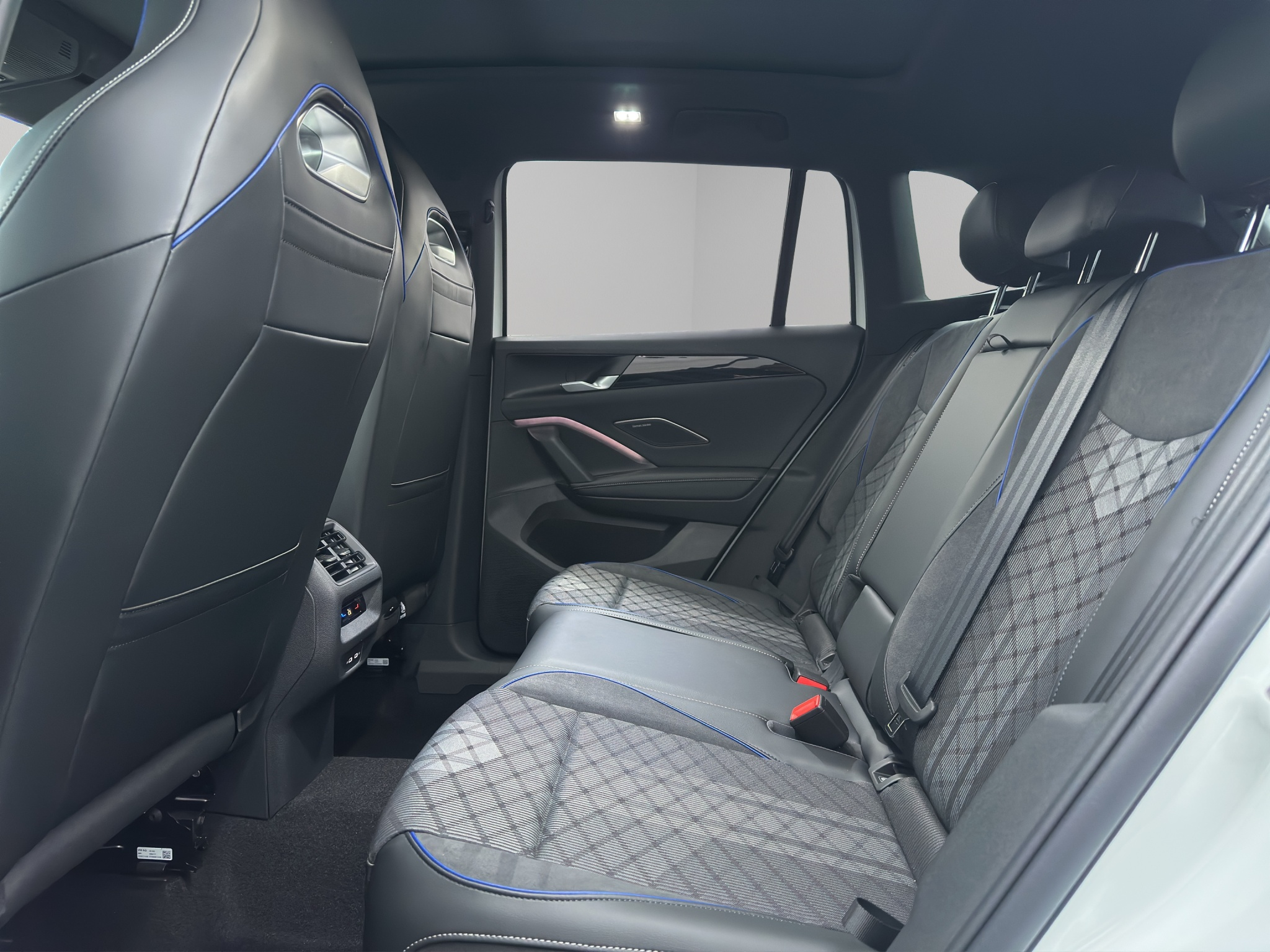 listing desktop thumbnail image 10