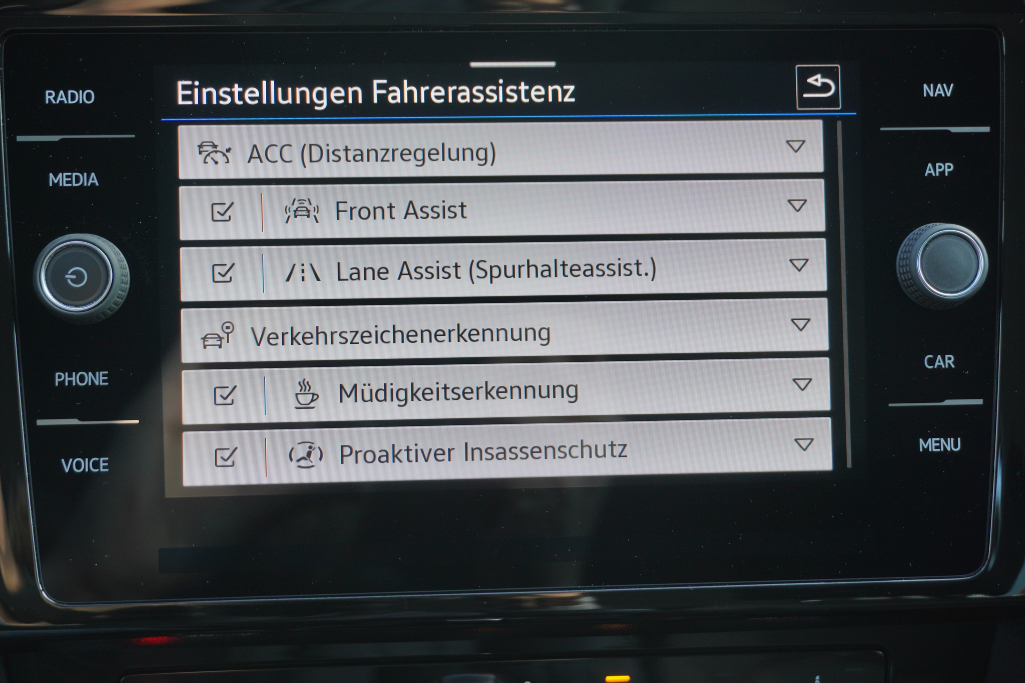 listing desktop thumbnail image 23