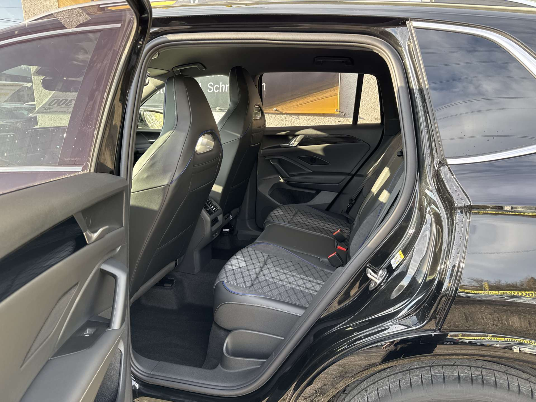 listing desktop thumbnail image 7