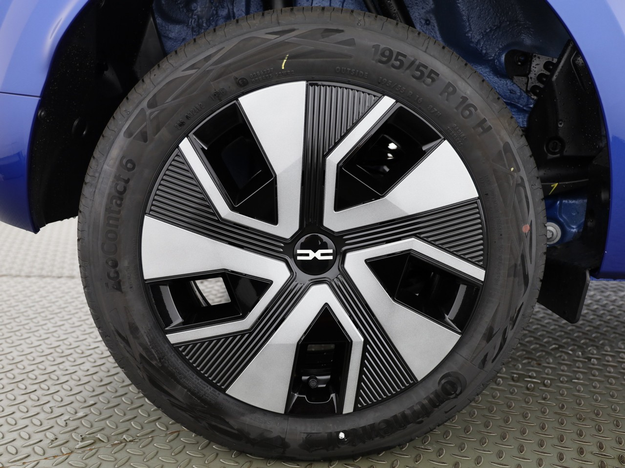 listing desktop thumbnail image 3