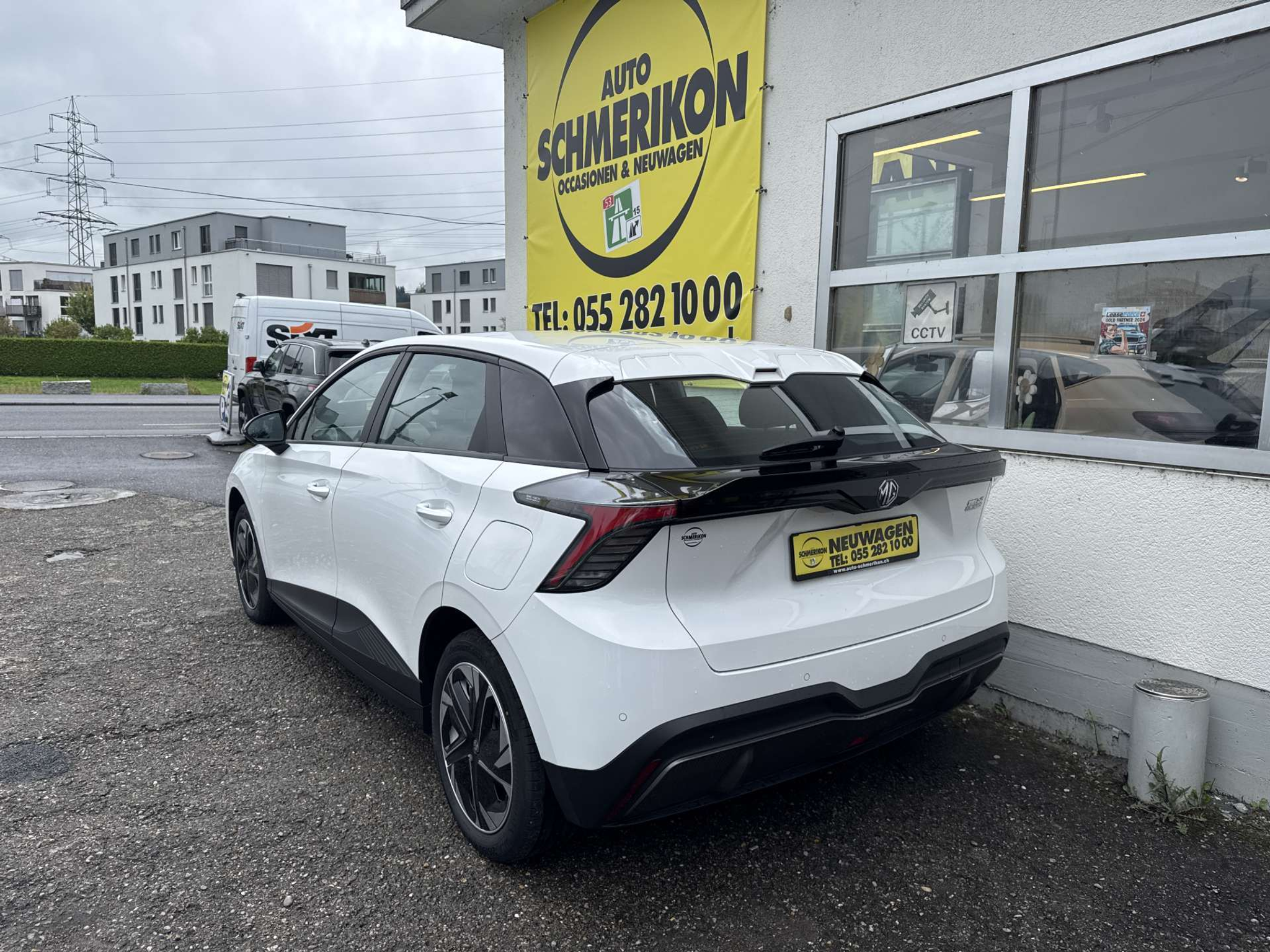 listing desktop thumbnail image 2