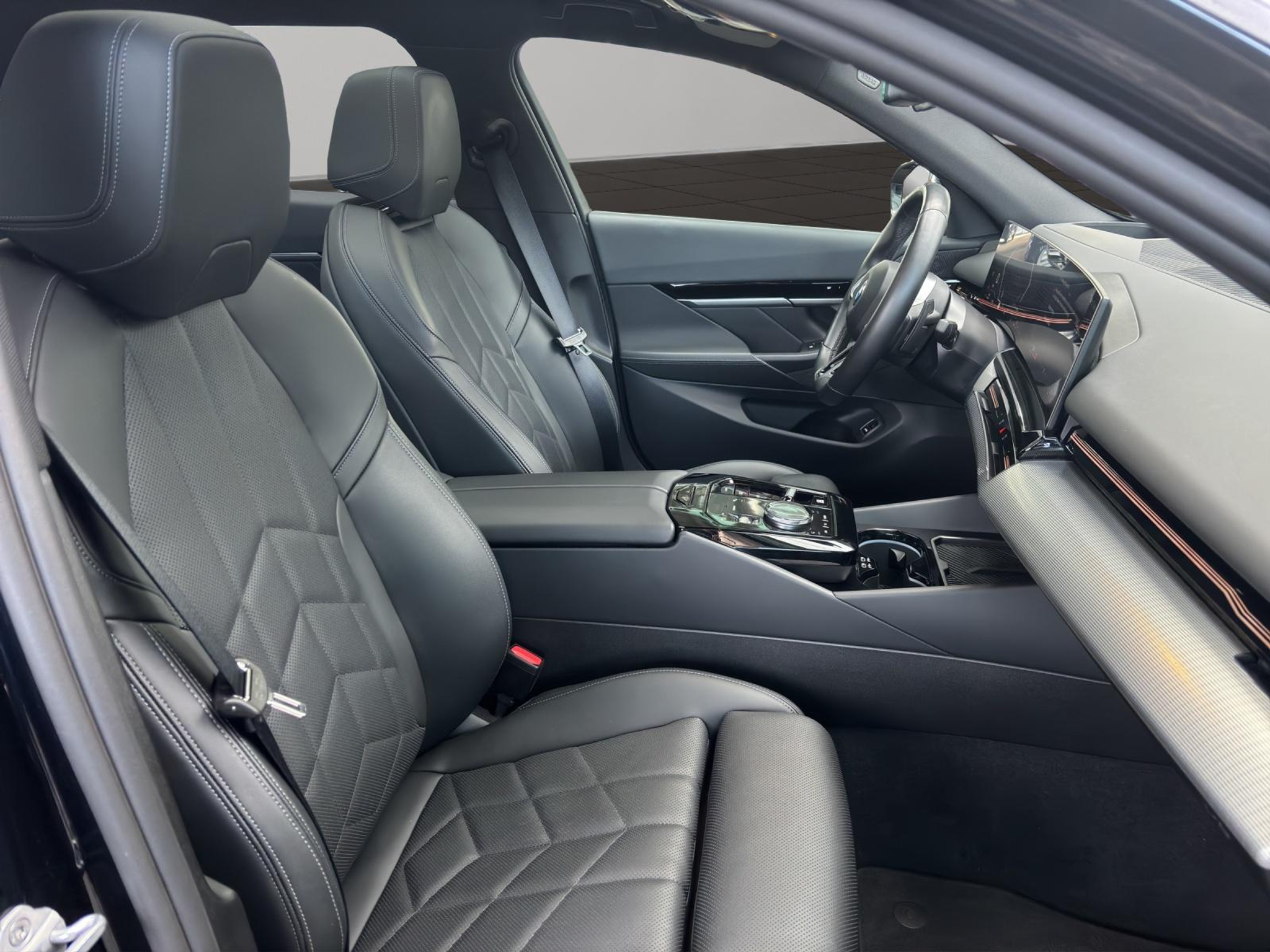 listing desktop thumbnail image 13