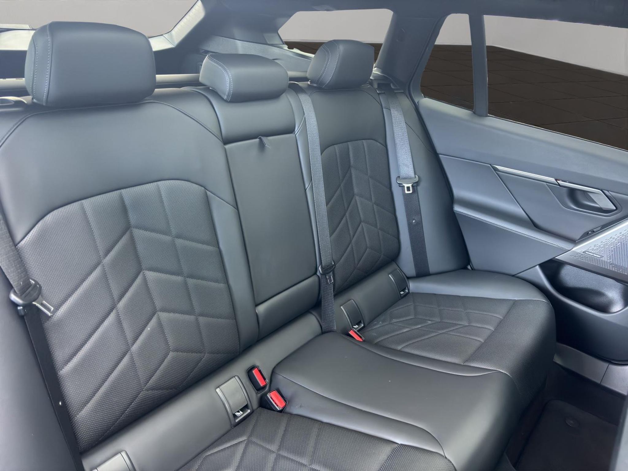 listing desktop thumbnail image 14