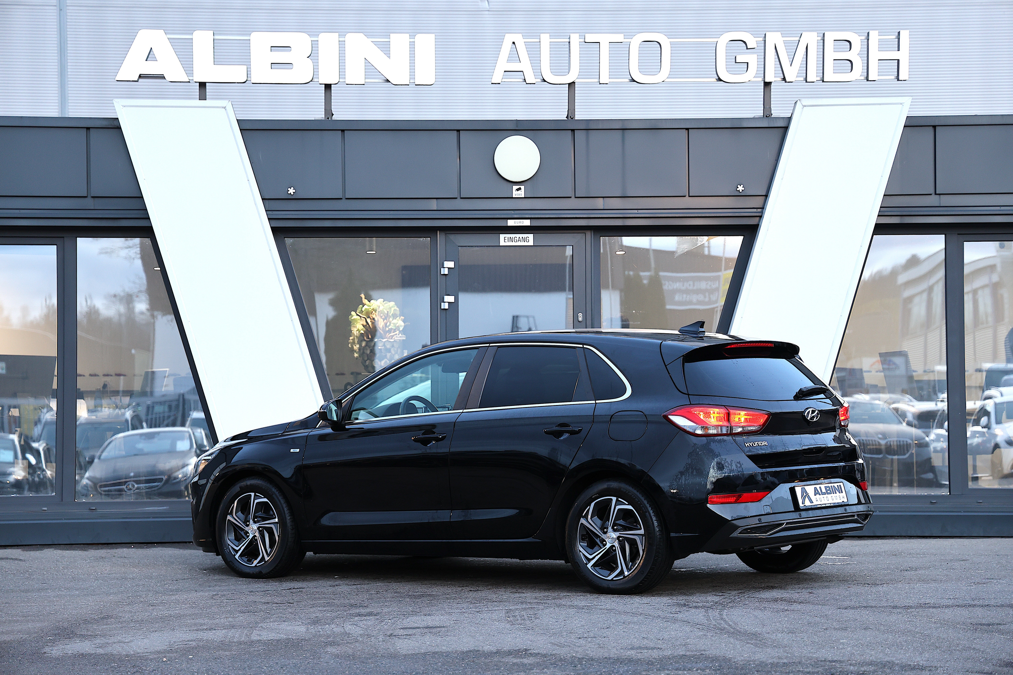 listing desktop thumbnail image 3