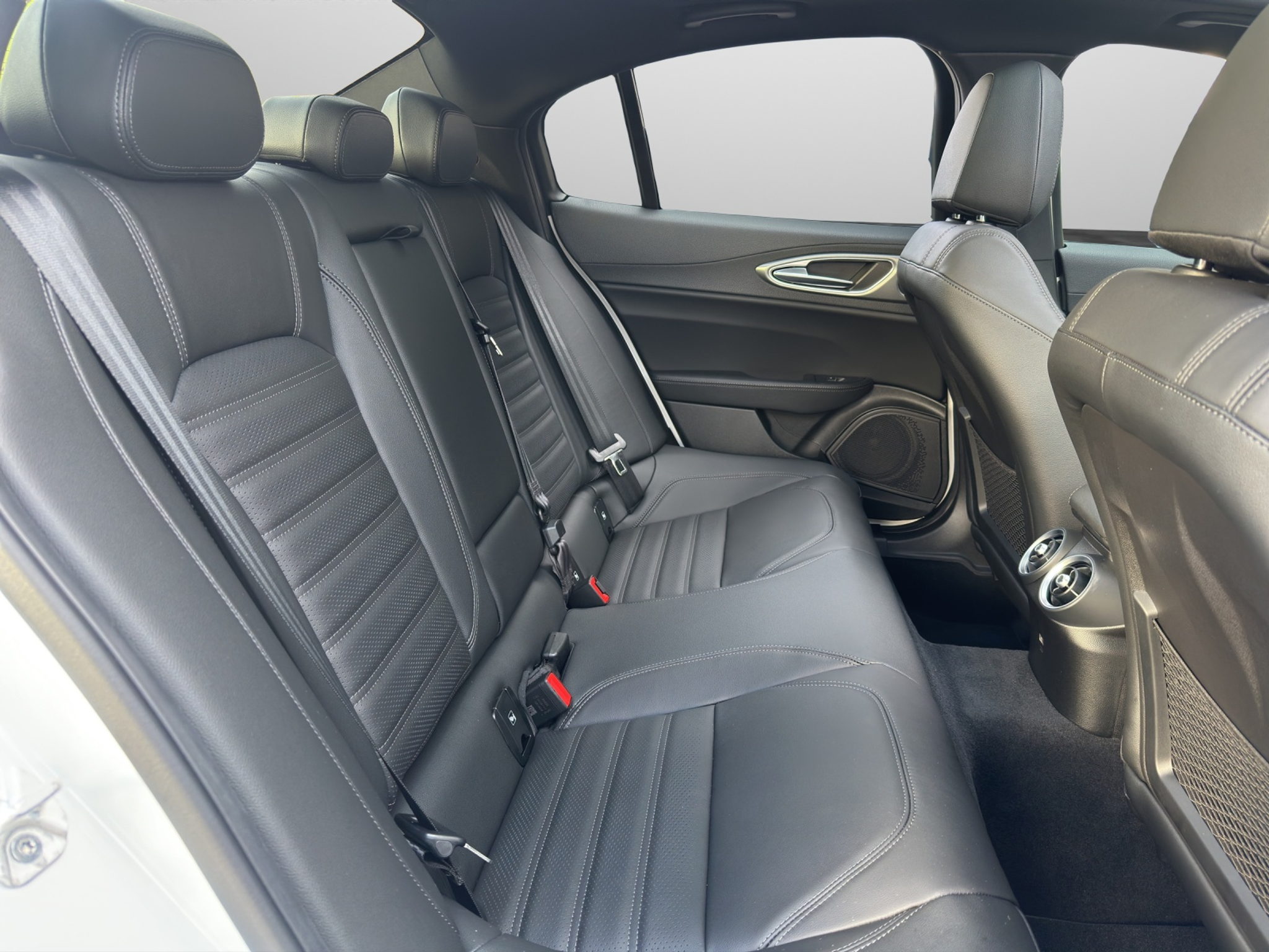 listing desktop thumbnail image 12