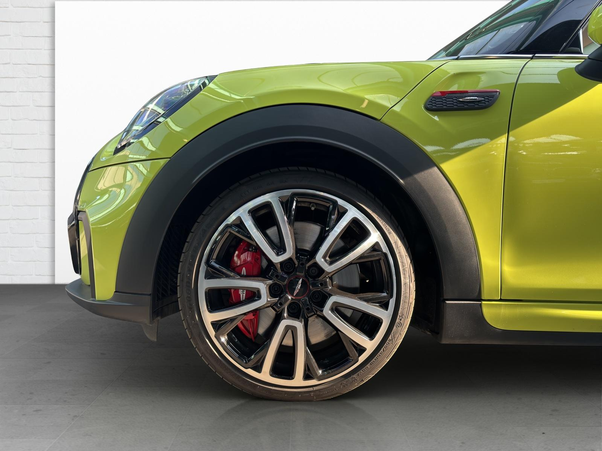 listing desktop thumbnail image 15