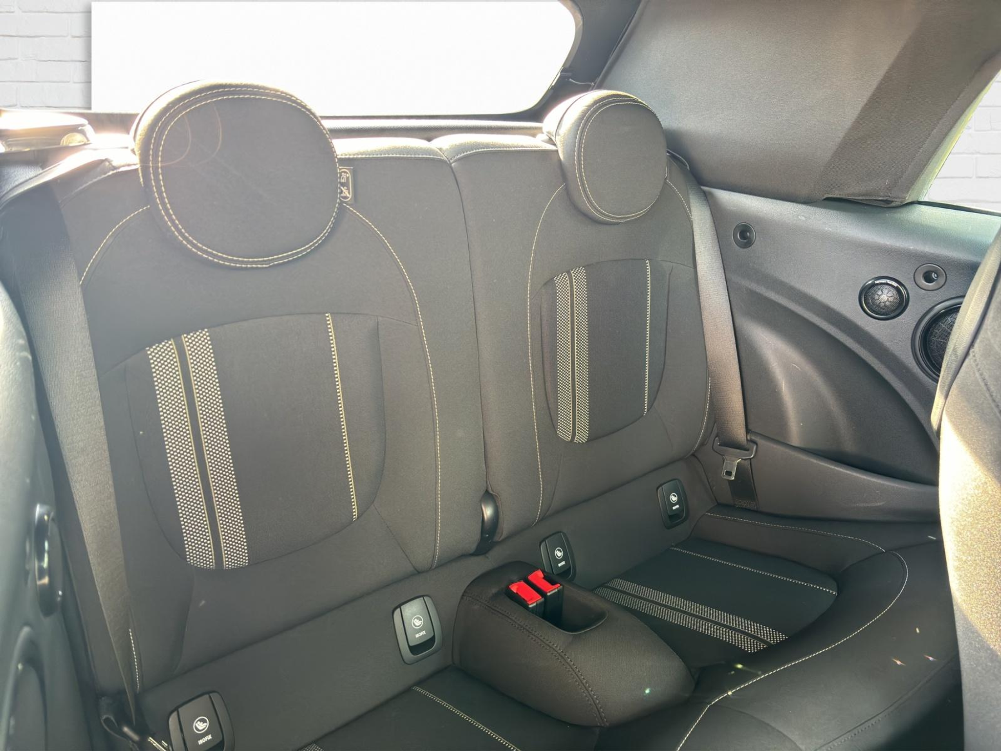 listing desktop thumbnail image 11