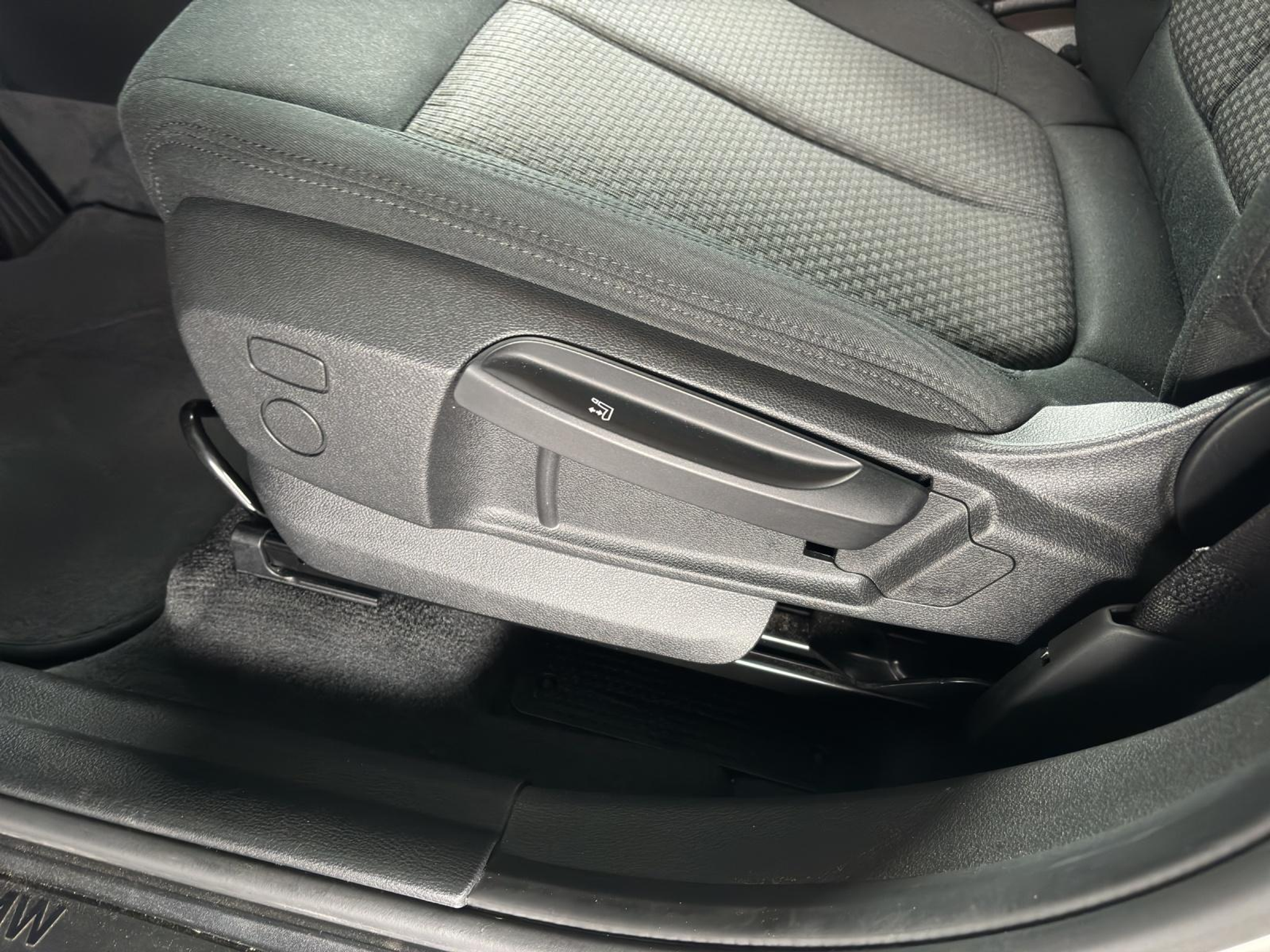 listing desktop thumbnail image 14