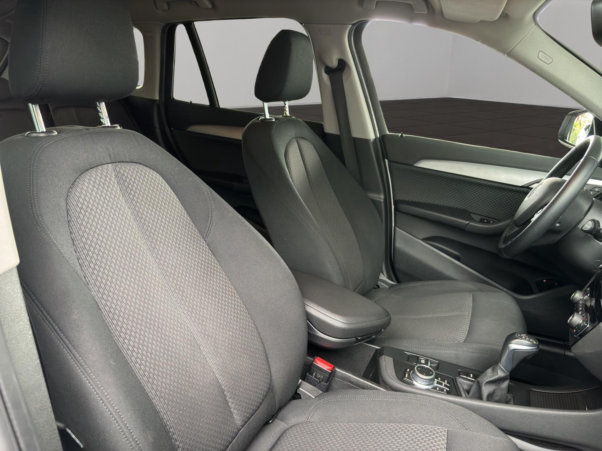 listing desktop thumbnail image 10