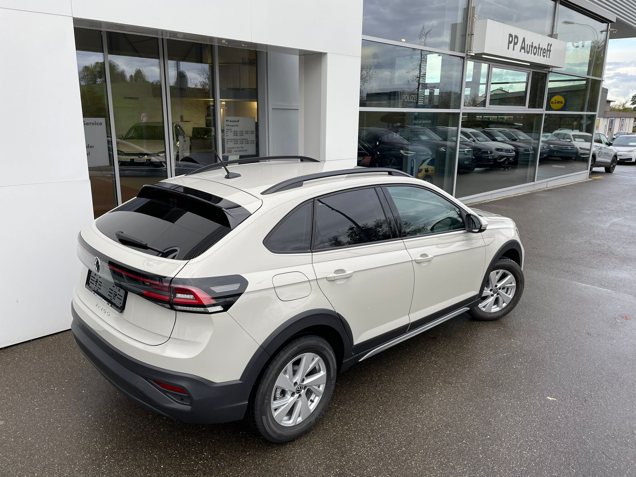 listing desktop thumbnail image 3