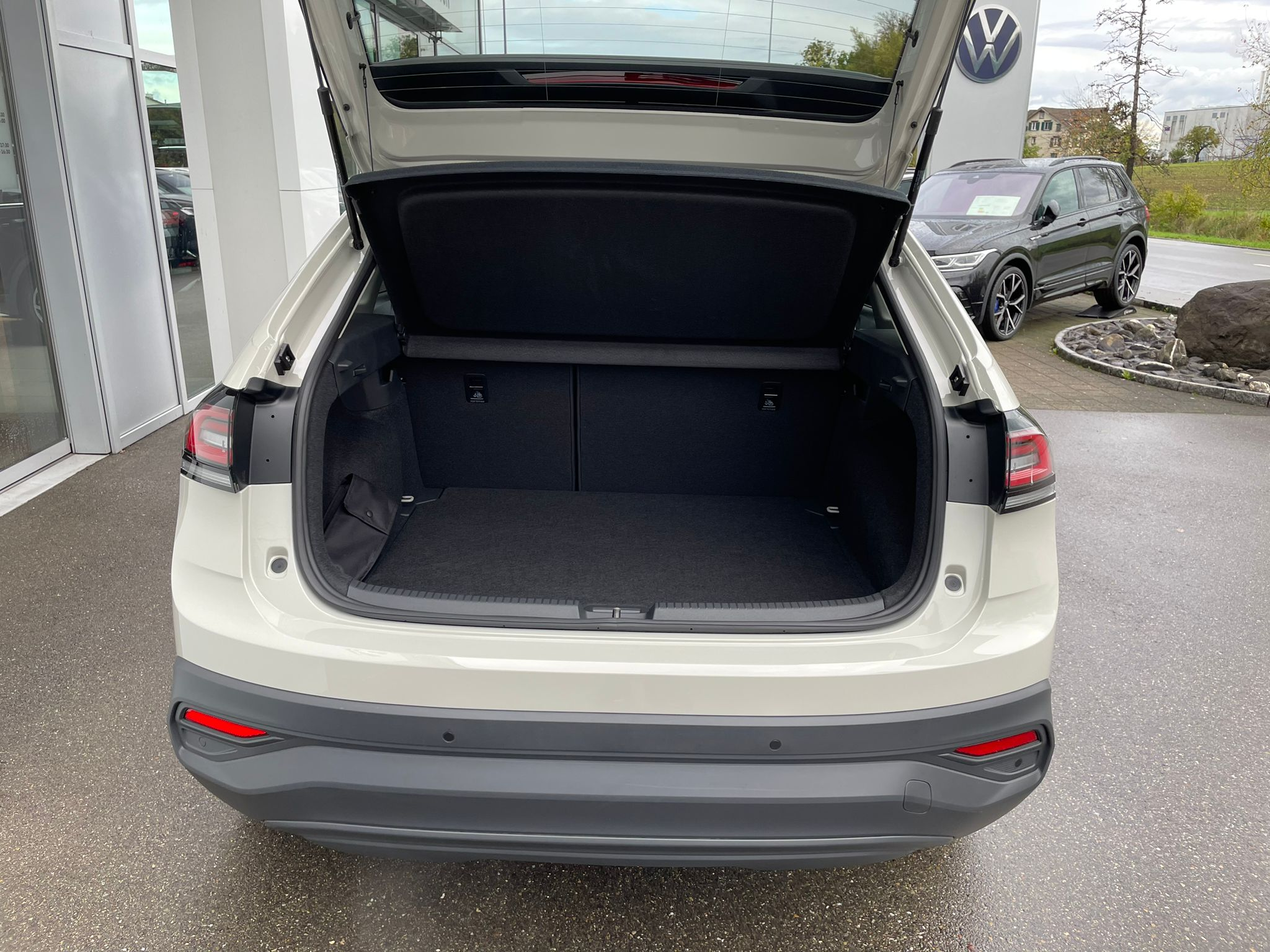 listing desktop thumbnail image 4