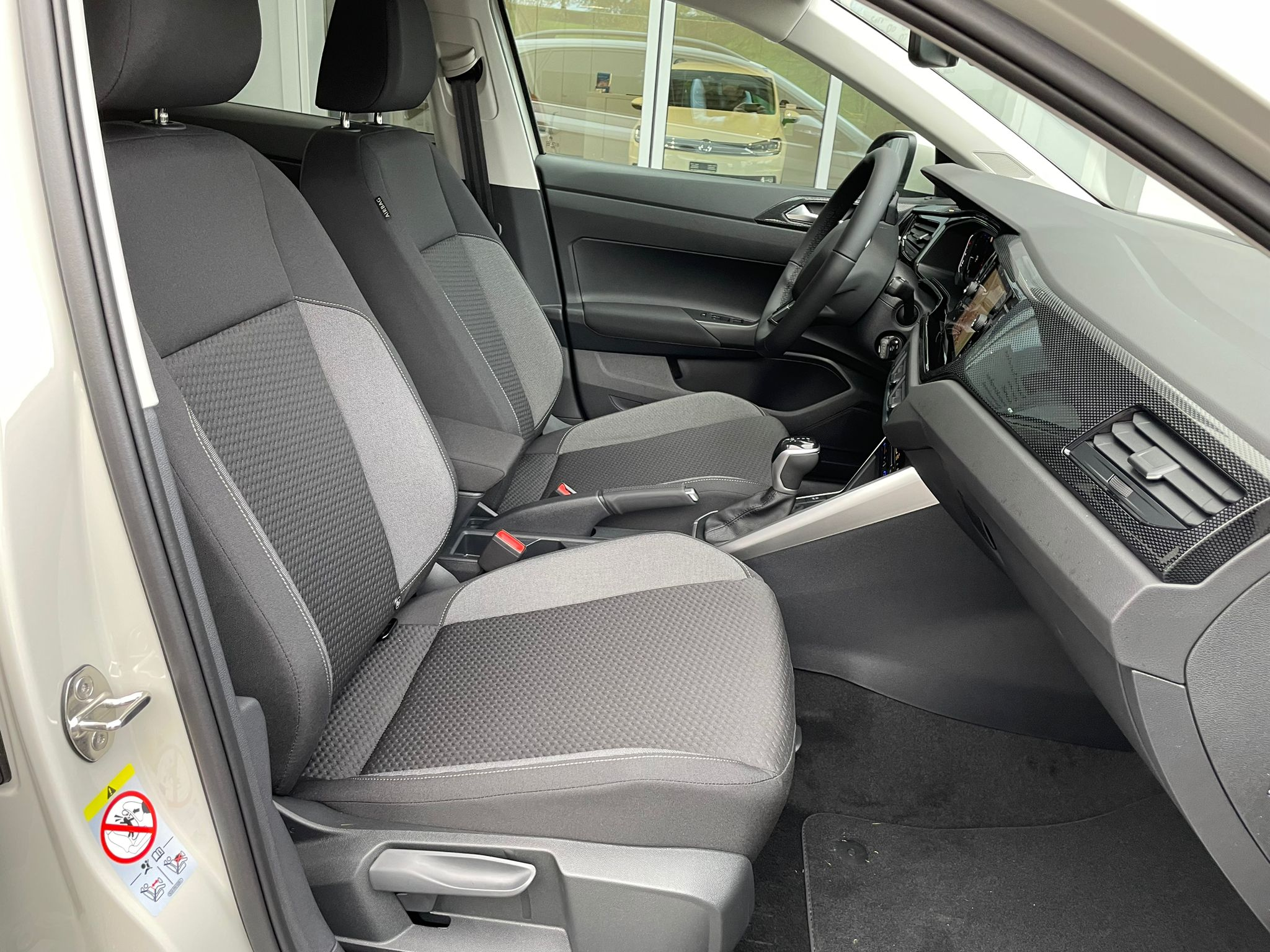 listing desktop thumbnail image 2