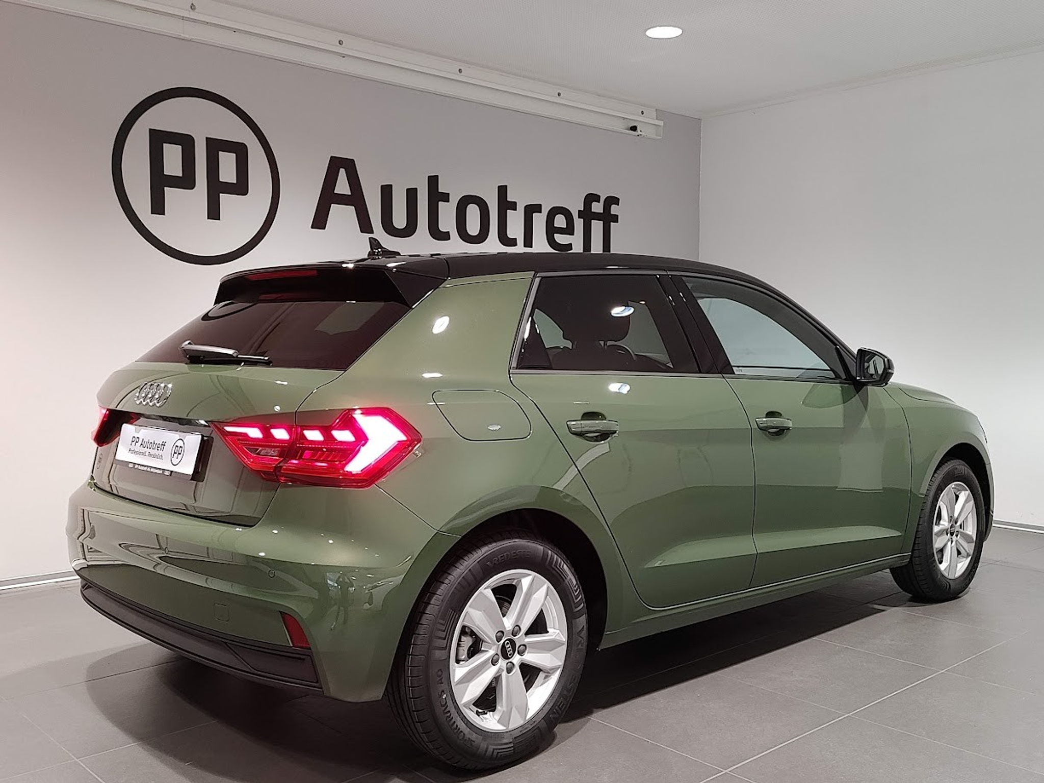 listing desktop thumbnail image 12