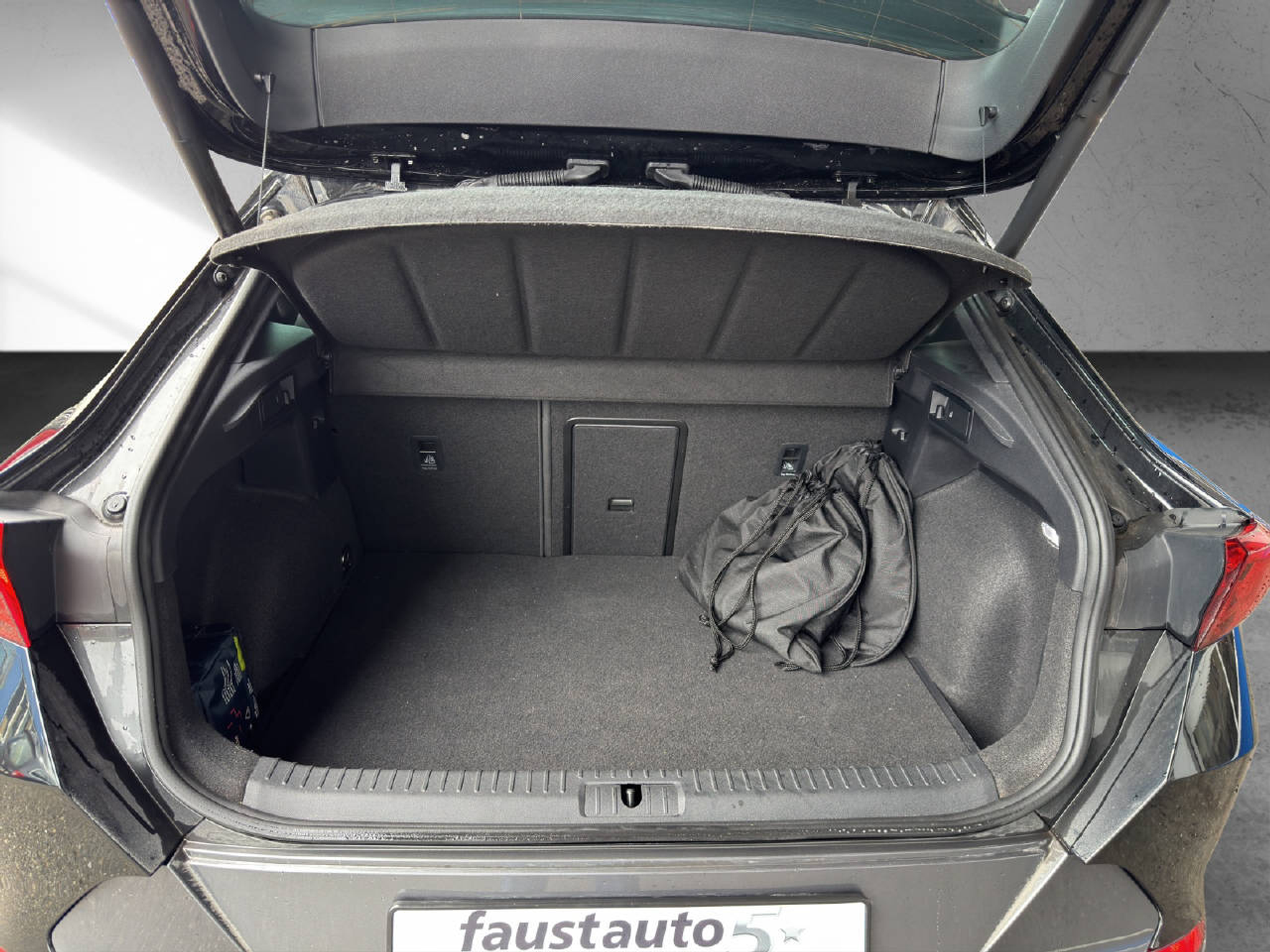 listing desktop thumbnail image 11