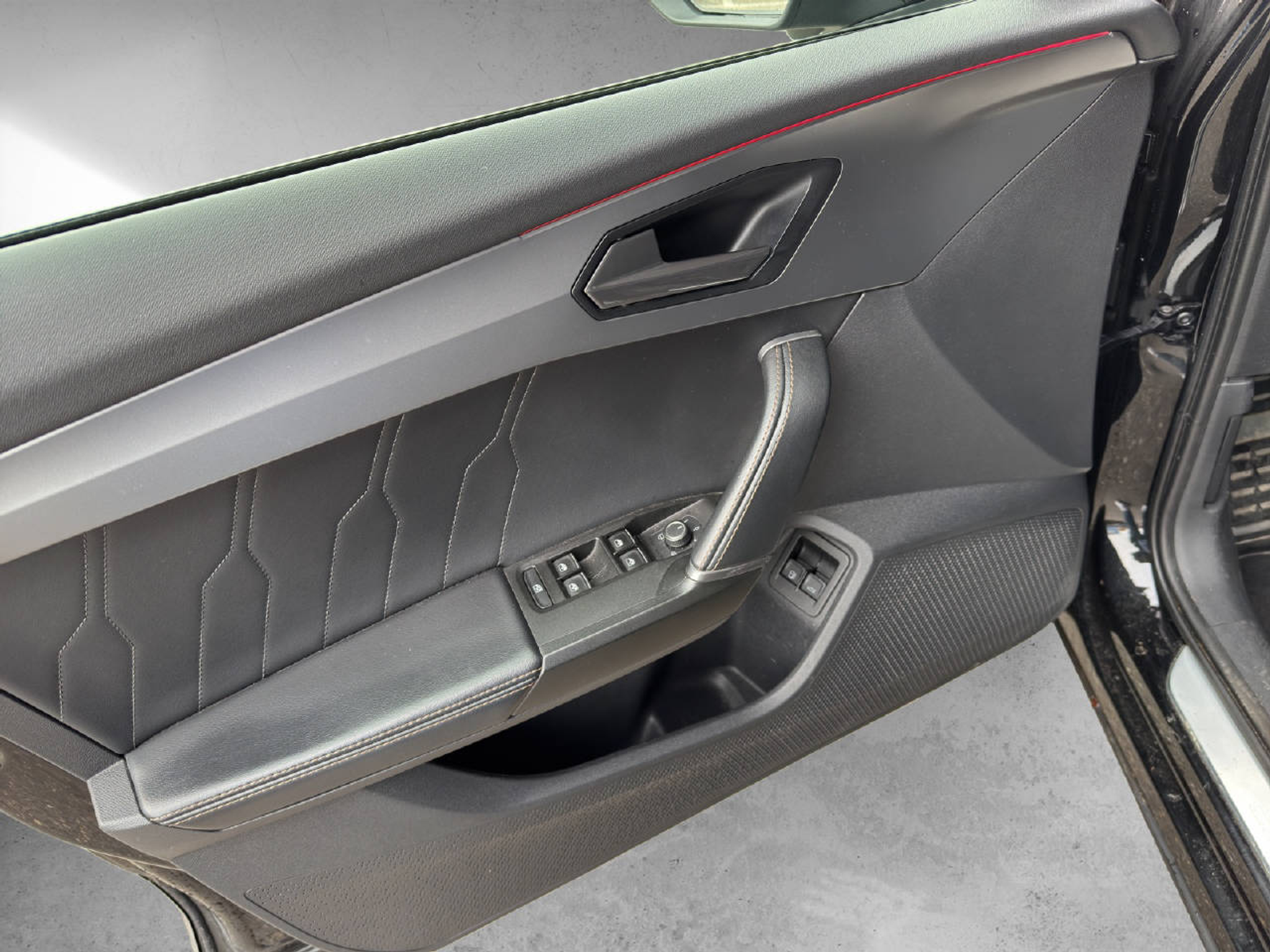 listing desktop thumbnail image 8