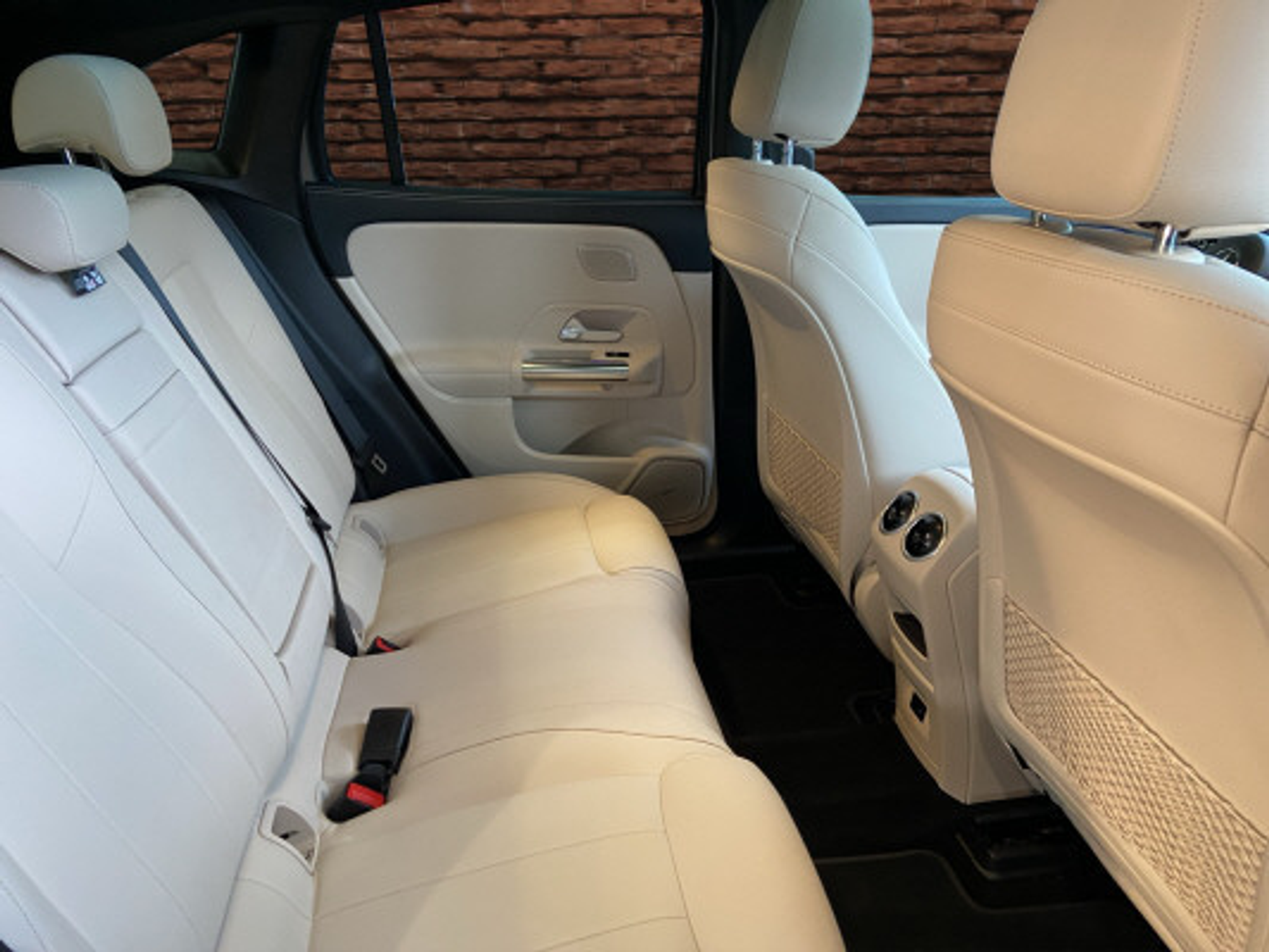 listing desktop thumbnail image 12